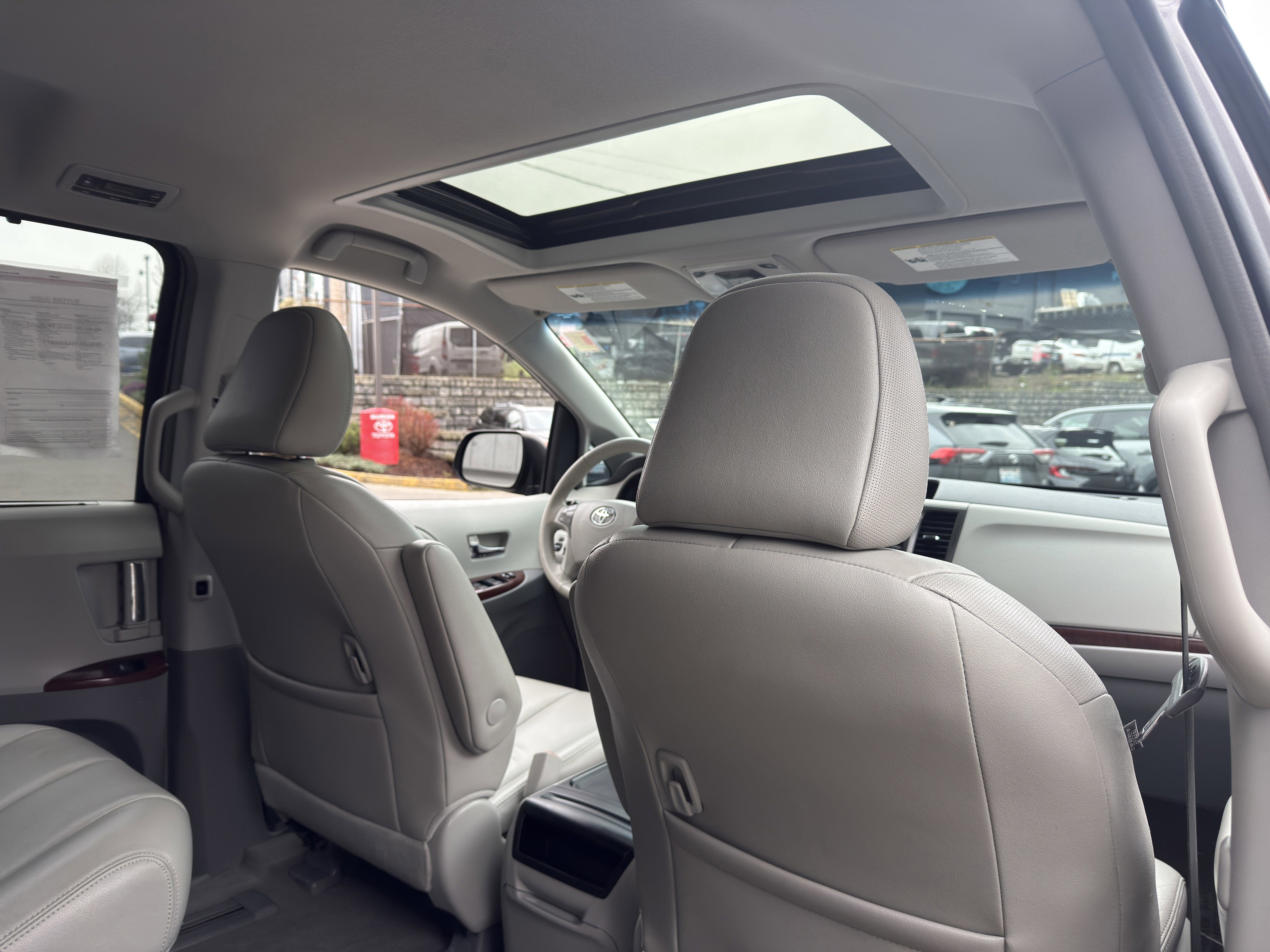 2014 Toyota Sienna XLE 8-Passenger