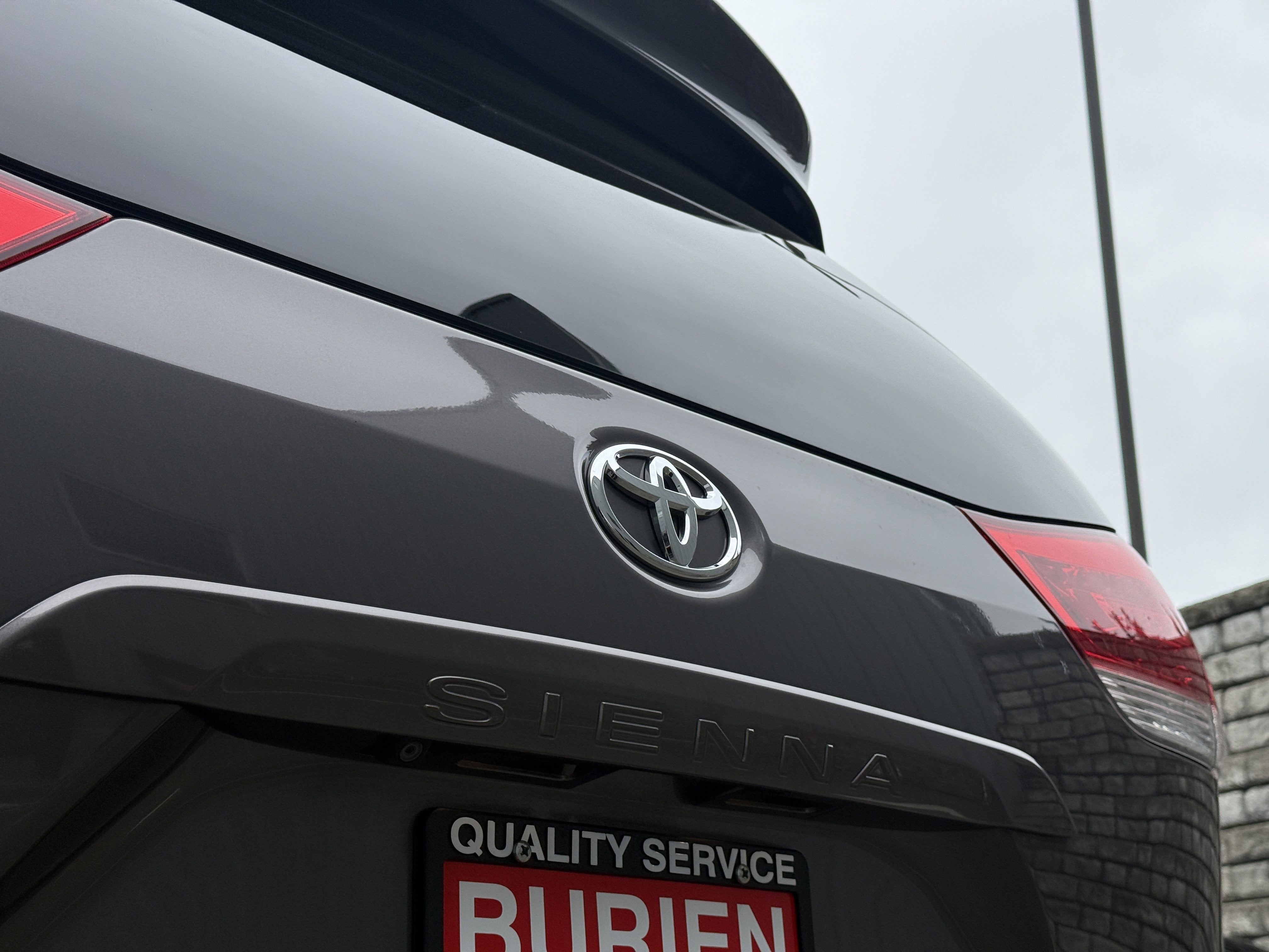 2014 Toyota Sienna XLE 8-Passenger