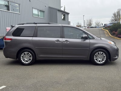 2014 Toyota Sienna XLE 8-Passenger