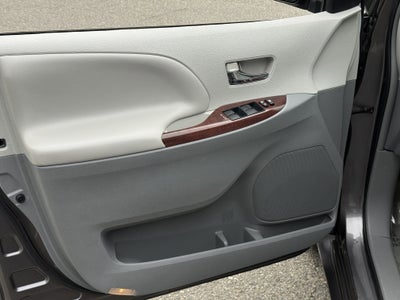2014 Toyota Sienna XLE 8-Passenger