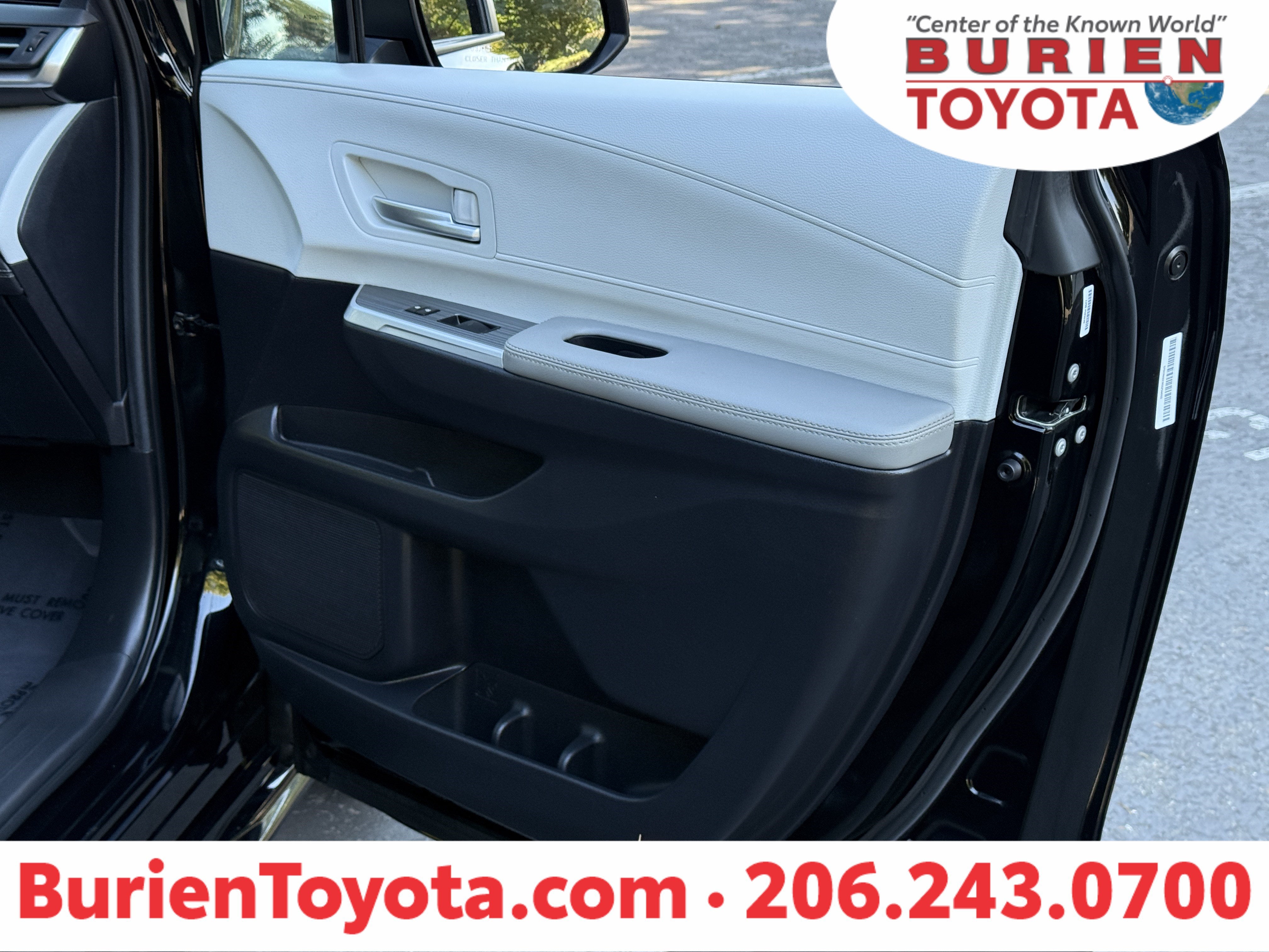 2025 Toyota Sienna XLE 8-Passenger