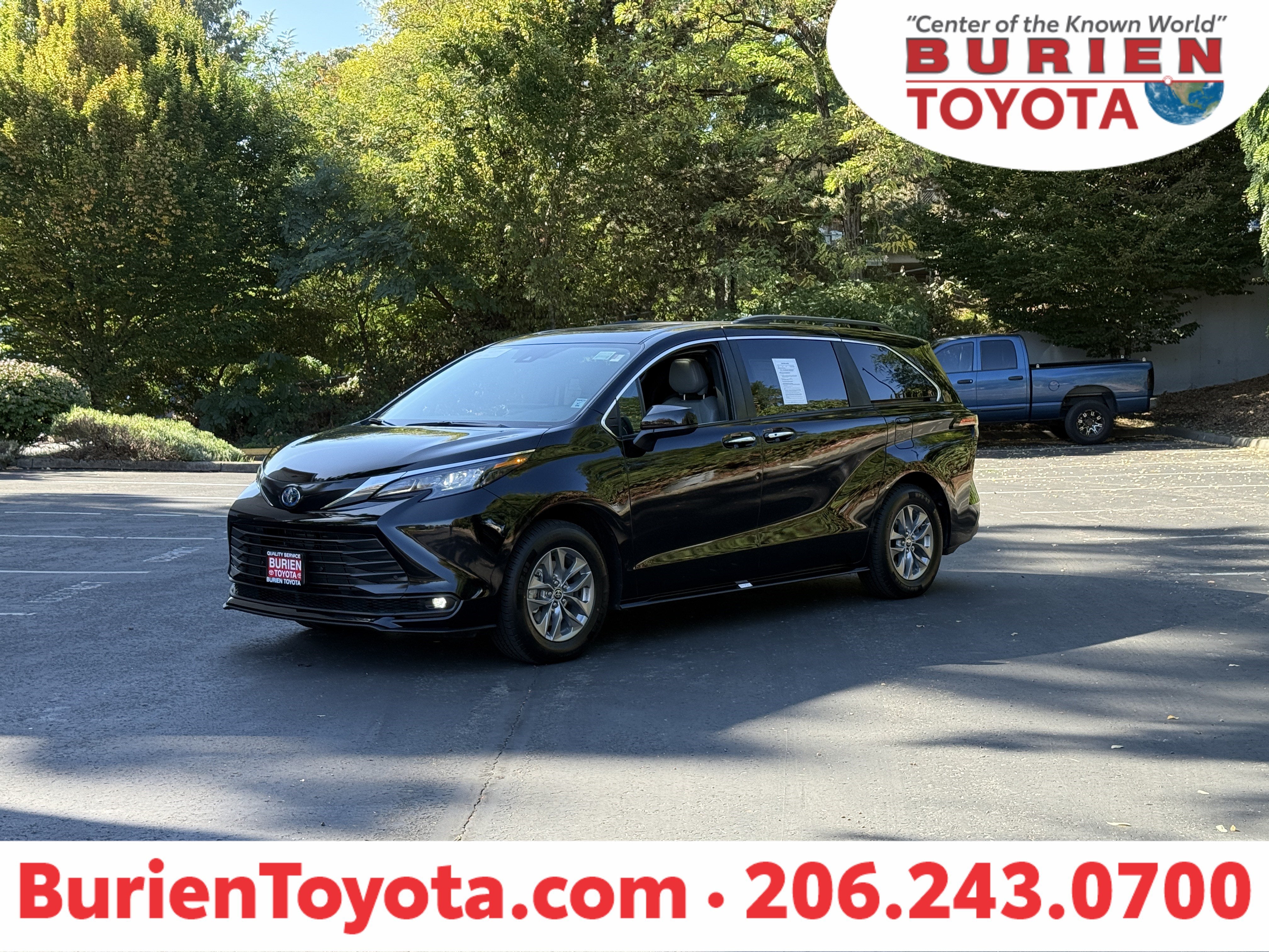 2025 Toyota Sienna XLE 8-Passenger