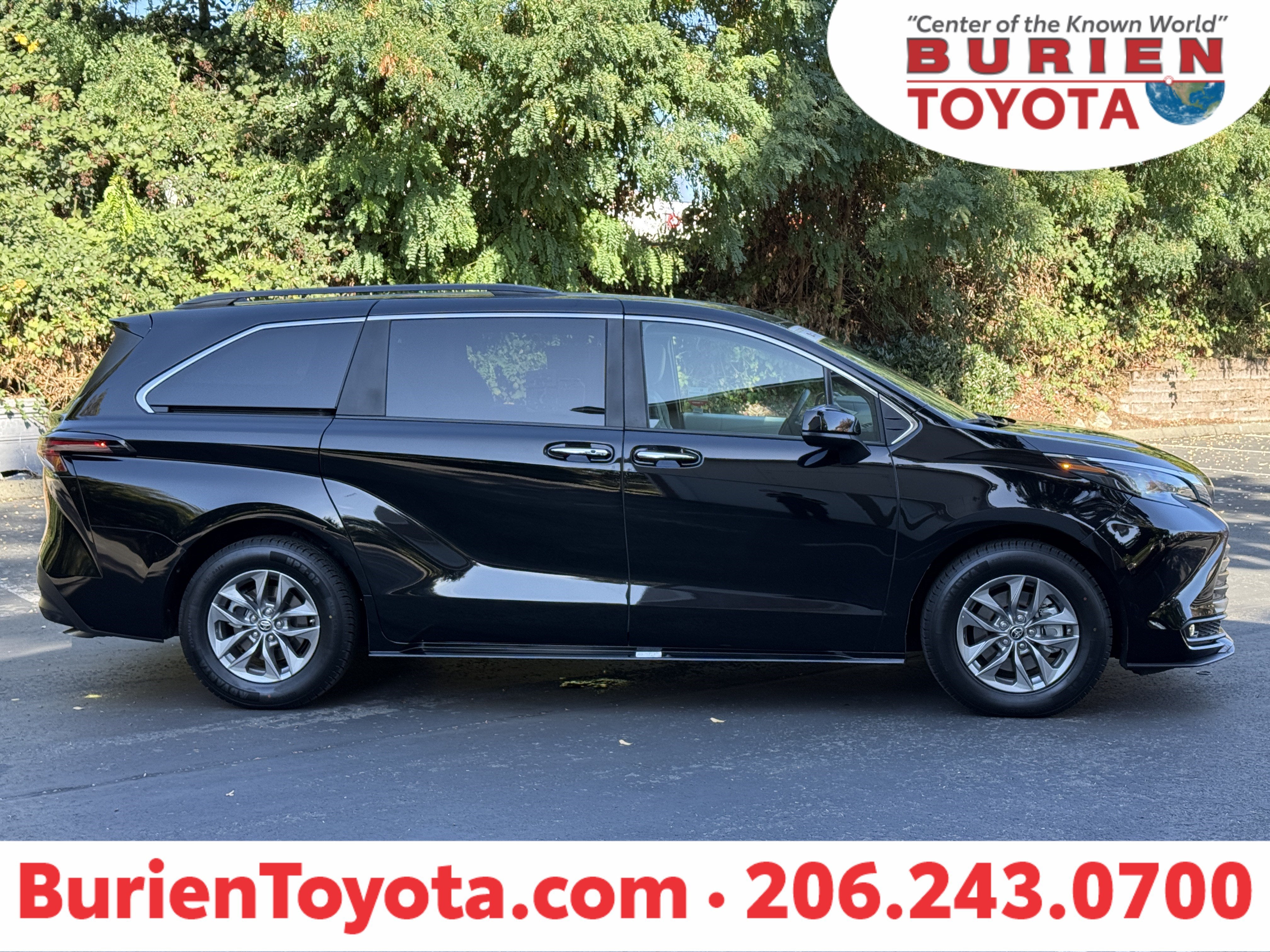 2025 Toyota Sienna XLE 8-Passenger