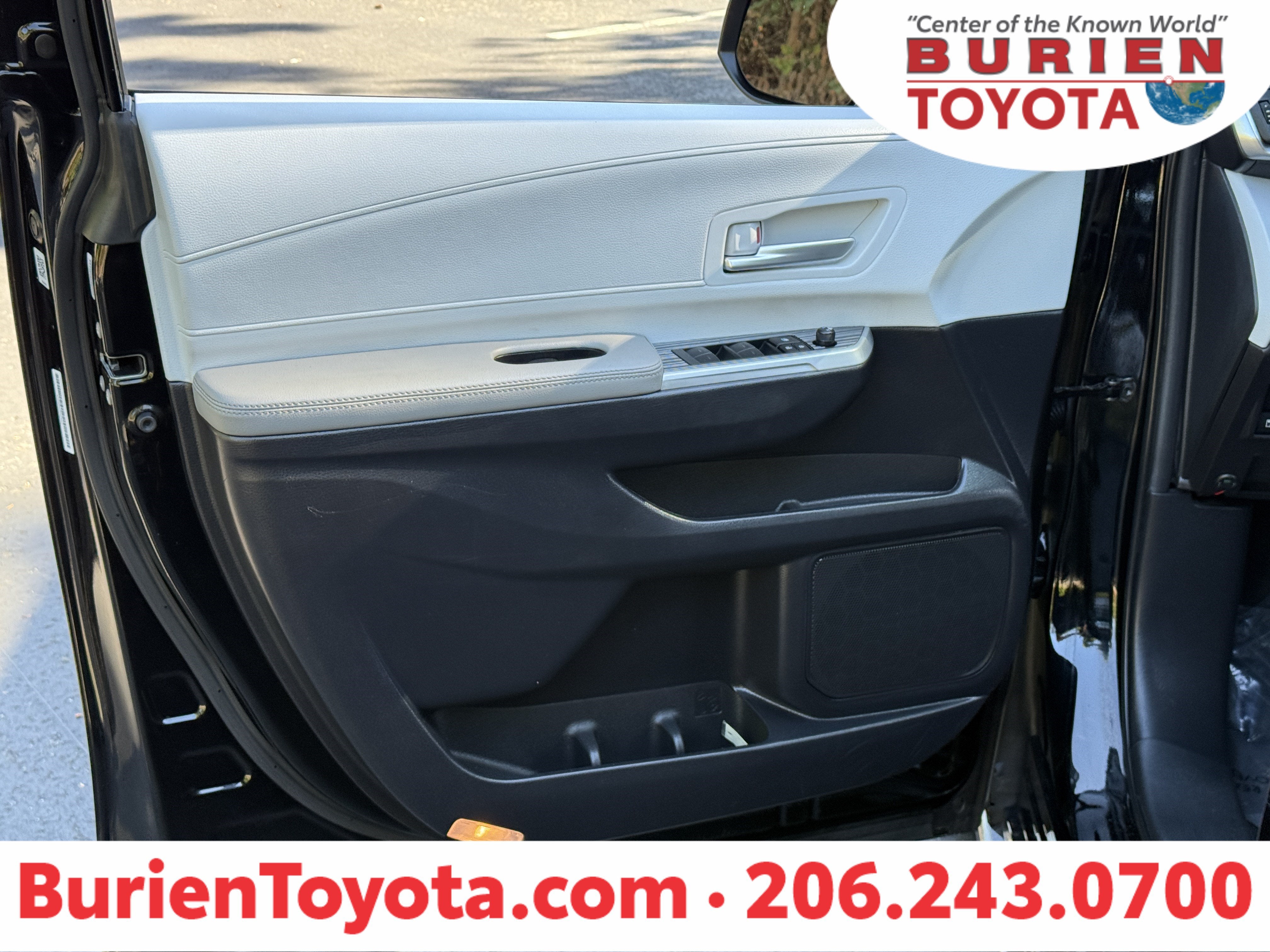 2025 Toyota Sienna XLE 8-Passenger