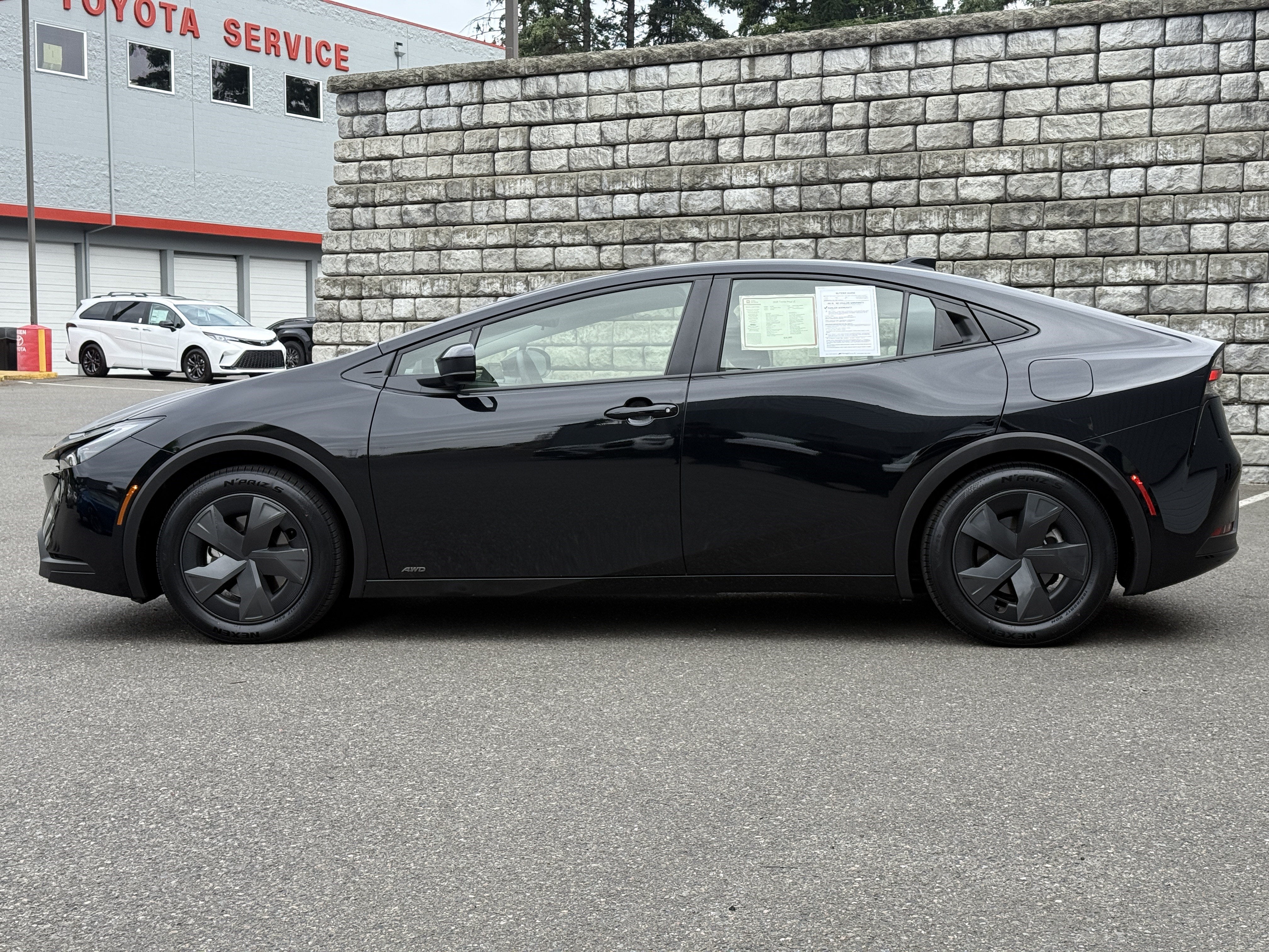 2025 Toyota Prius LE