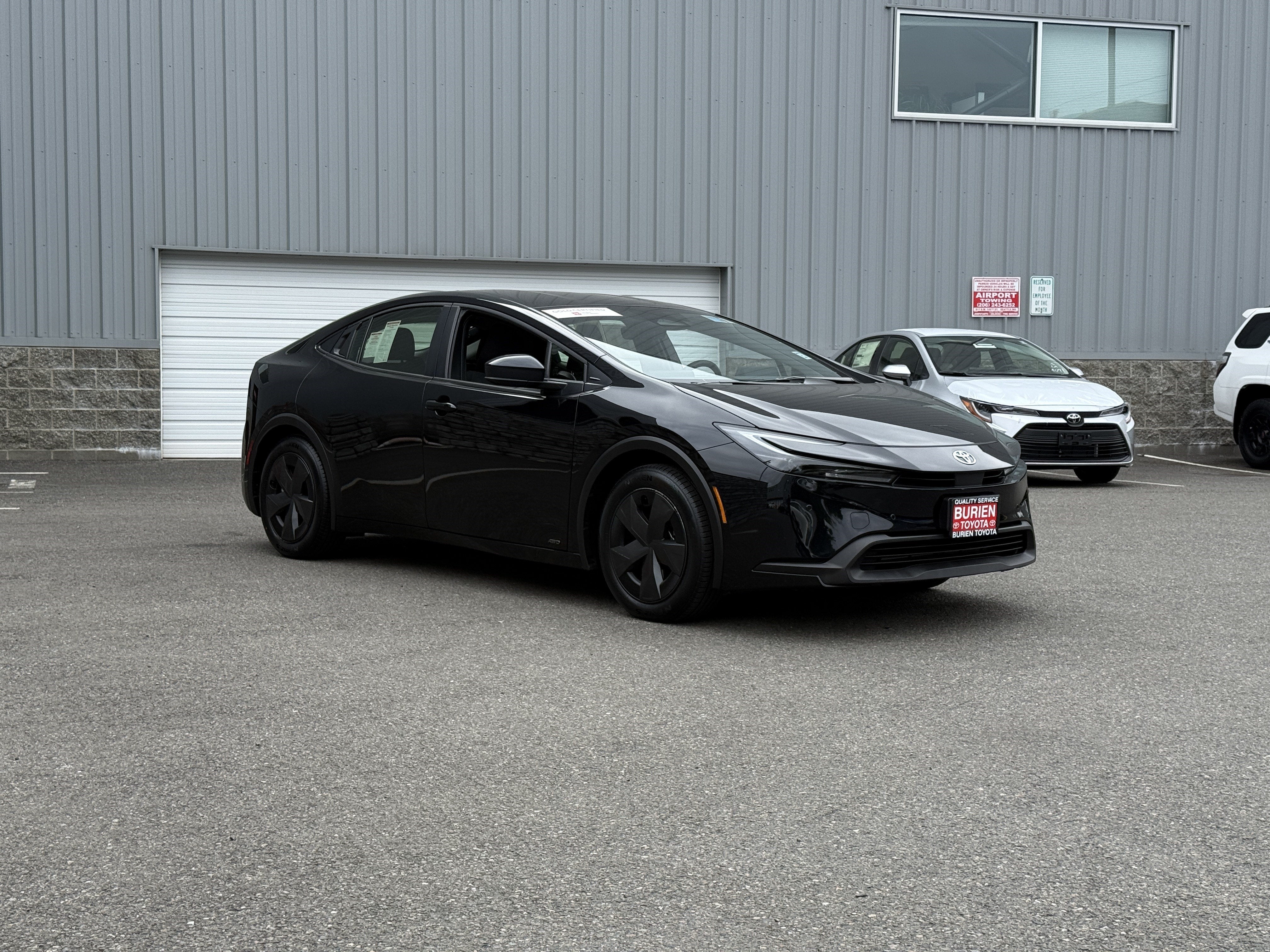 2025 Toyota Prius LE