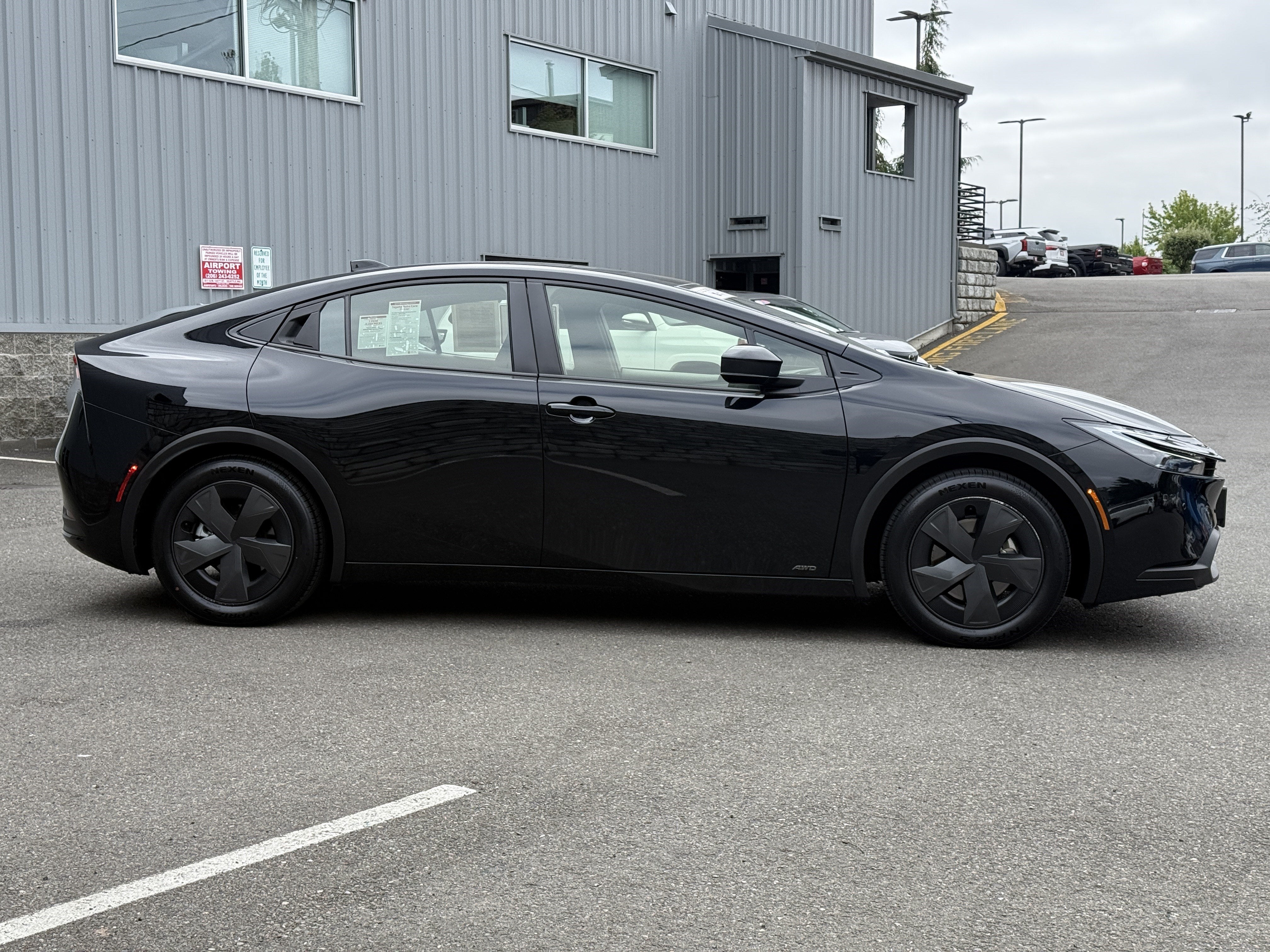 2025 Toyota Prius LE