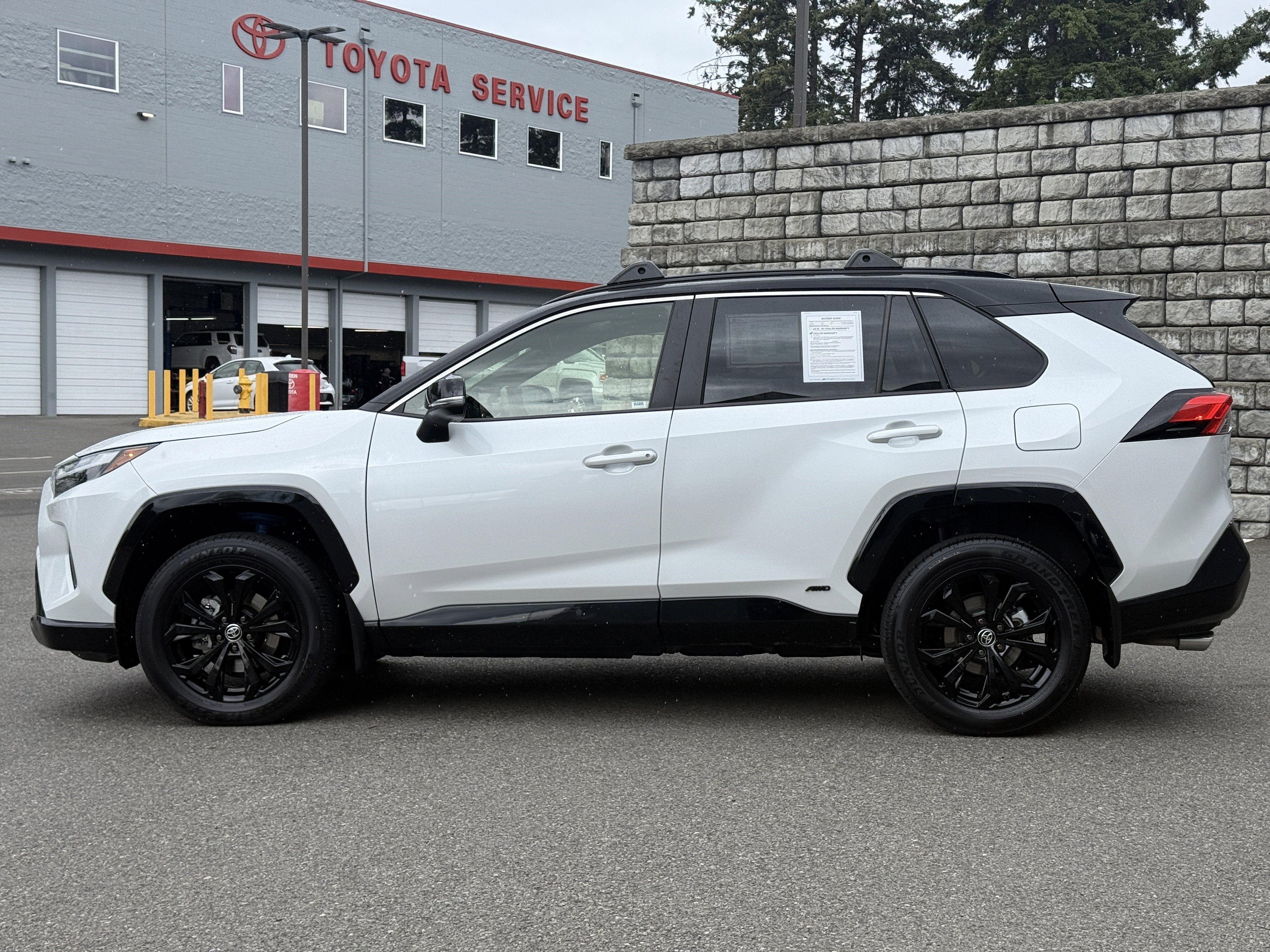 2023 Toyota RAV4 XSE