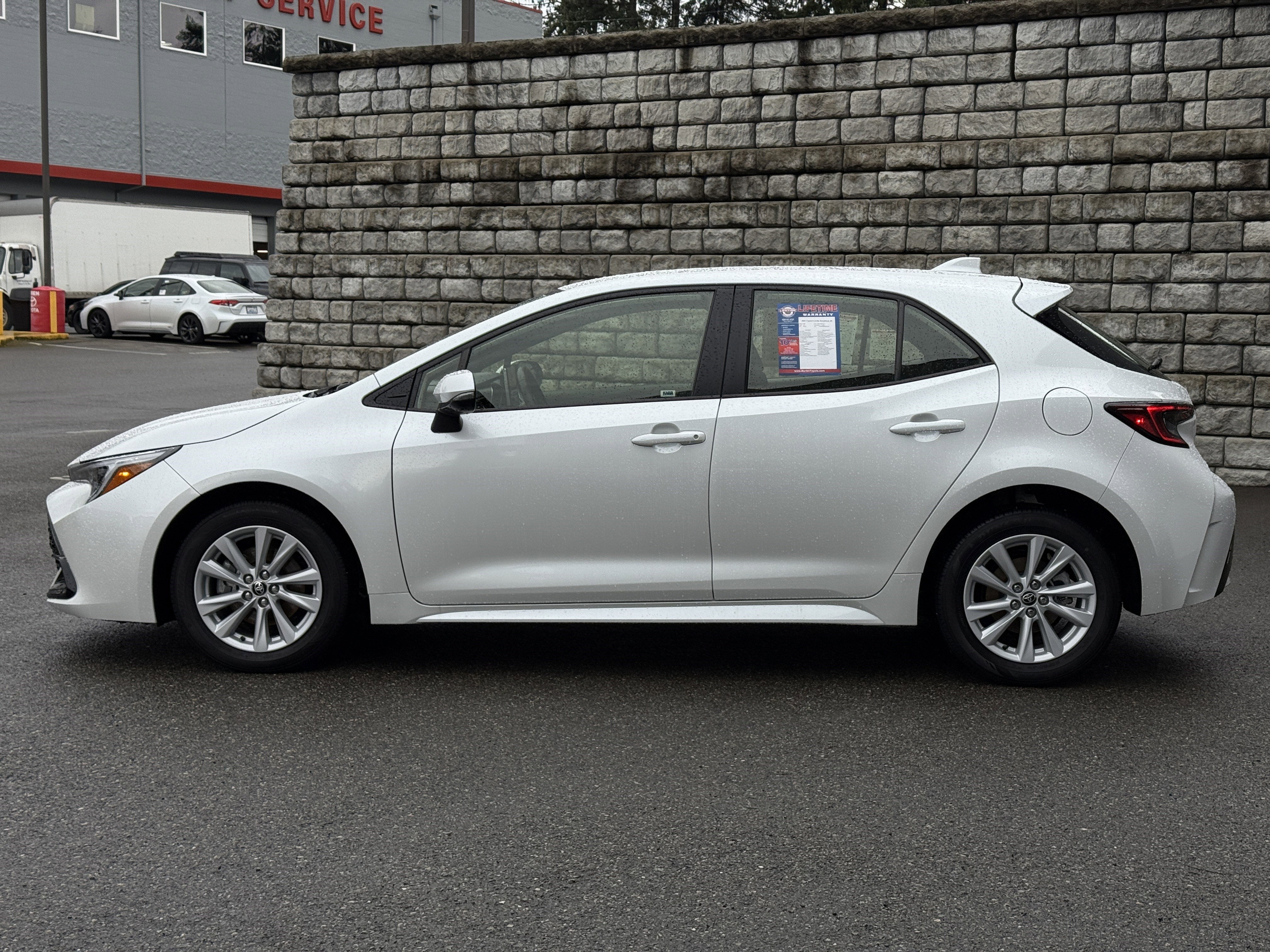 2025 Toyota Corolla Hatchback SE