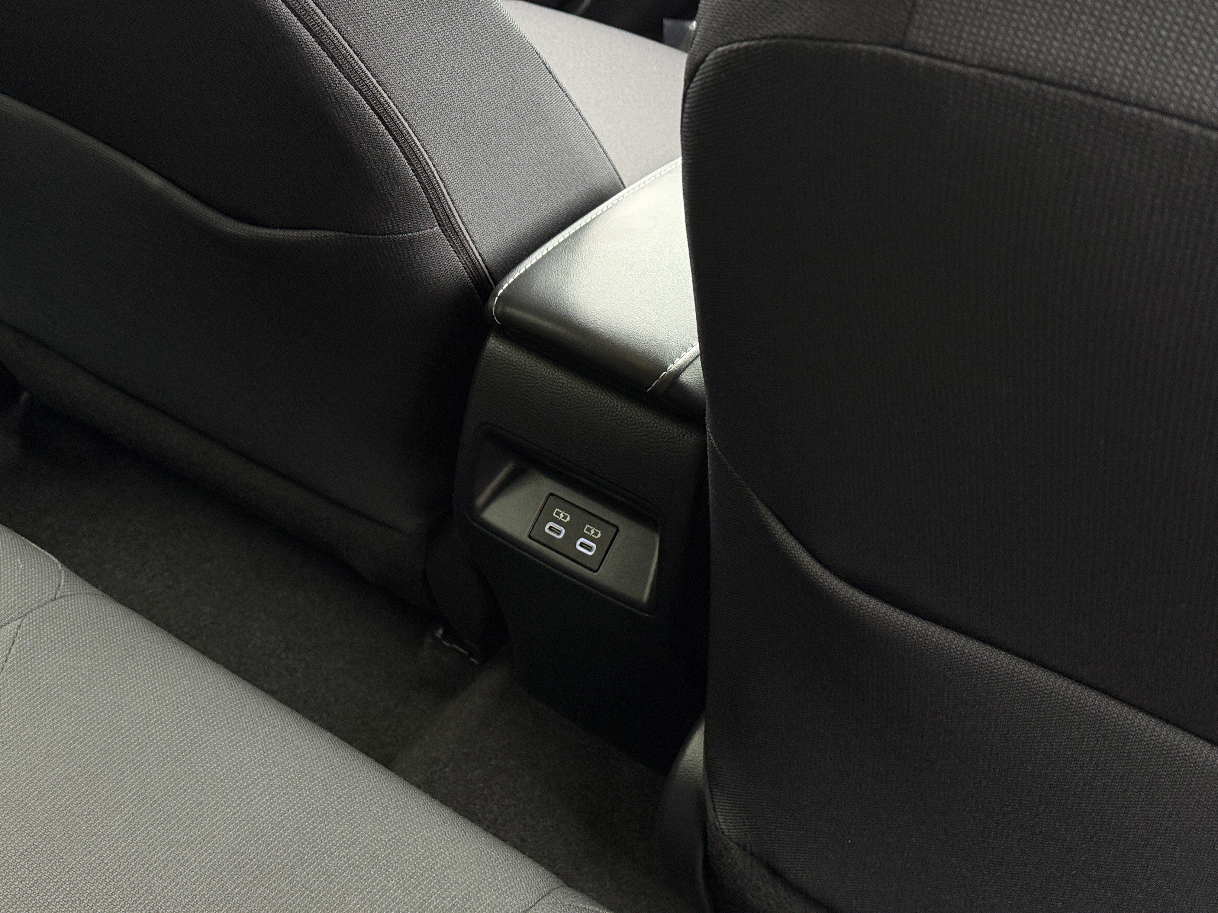 2025 Toyota Corolla Hatchback SE