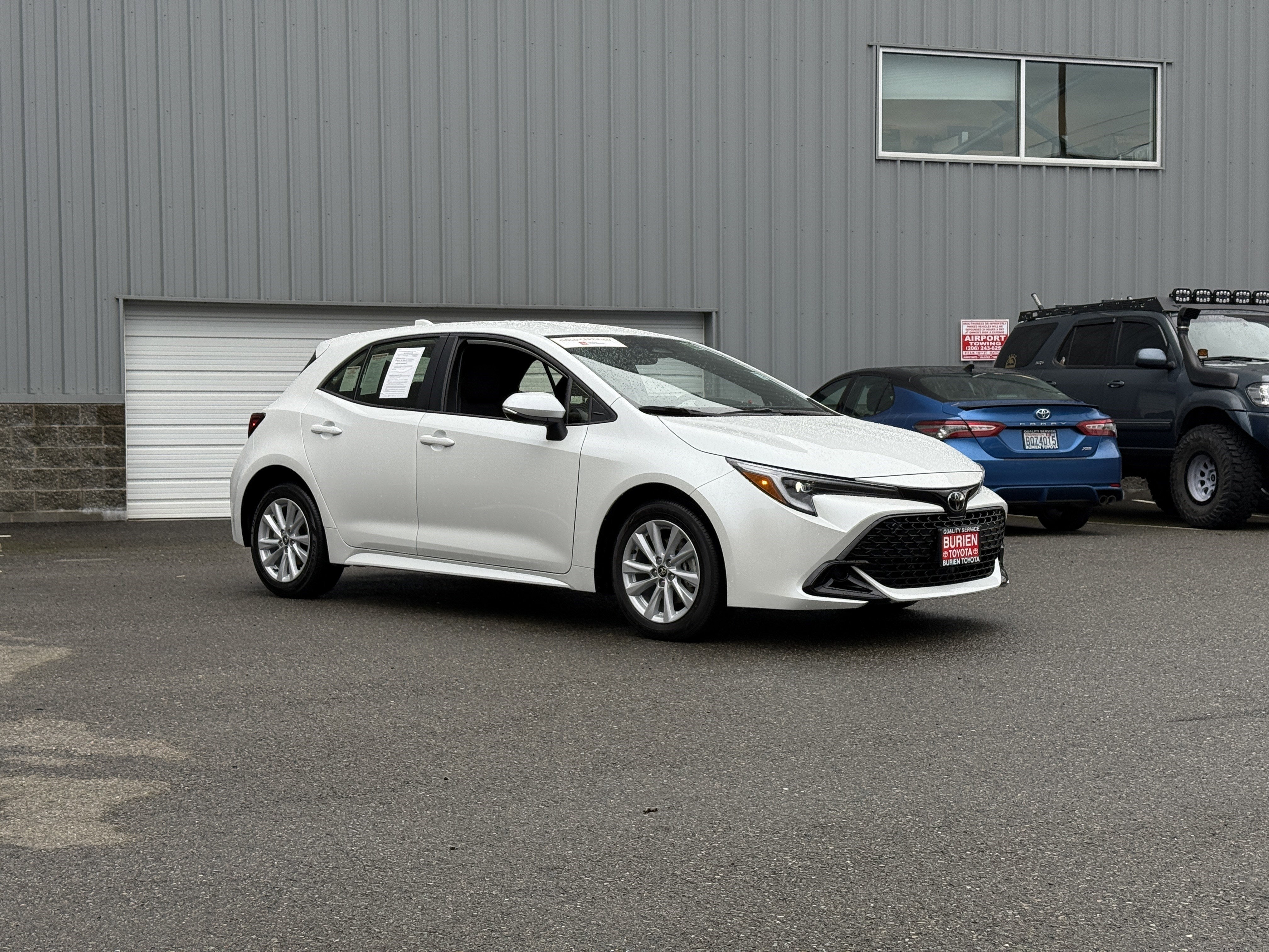 2025 Toyota Corolla Hatchback SE