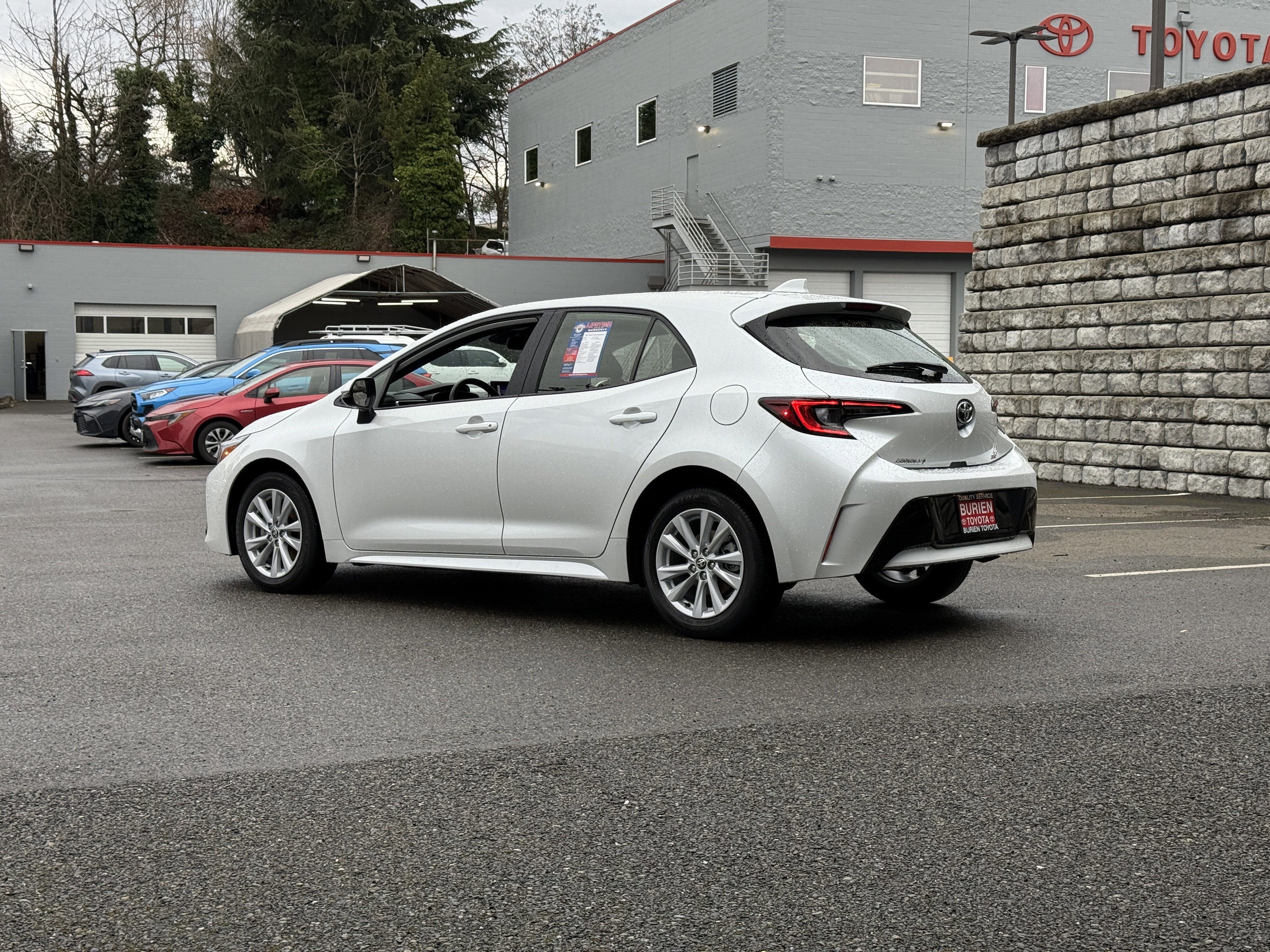 2025 Toyota Corolla Hatchback SE
