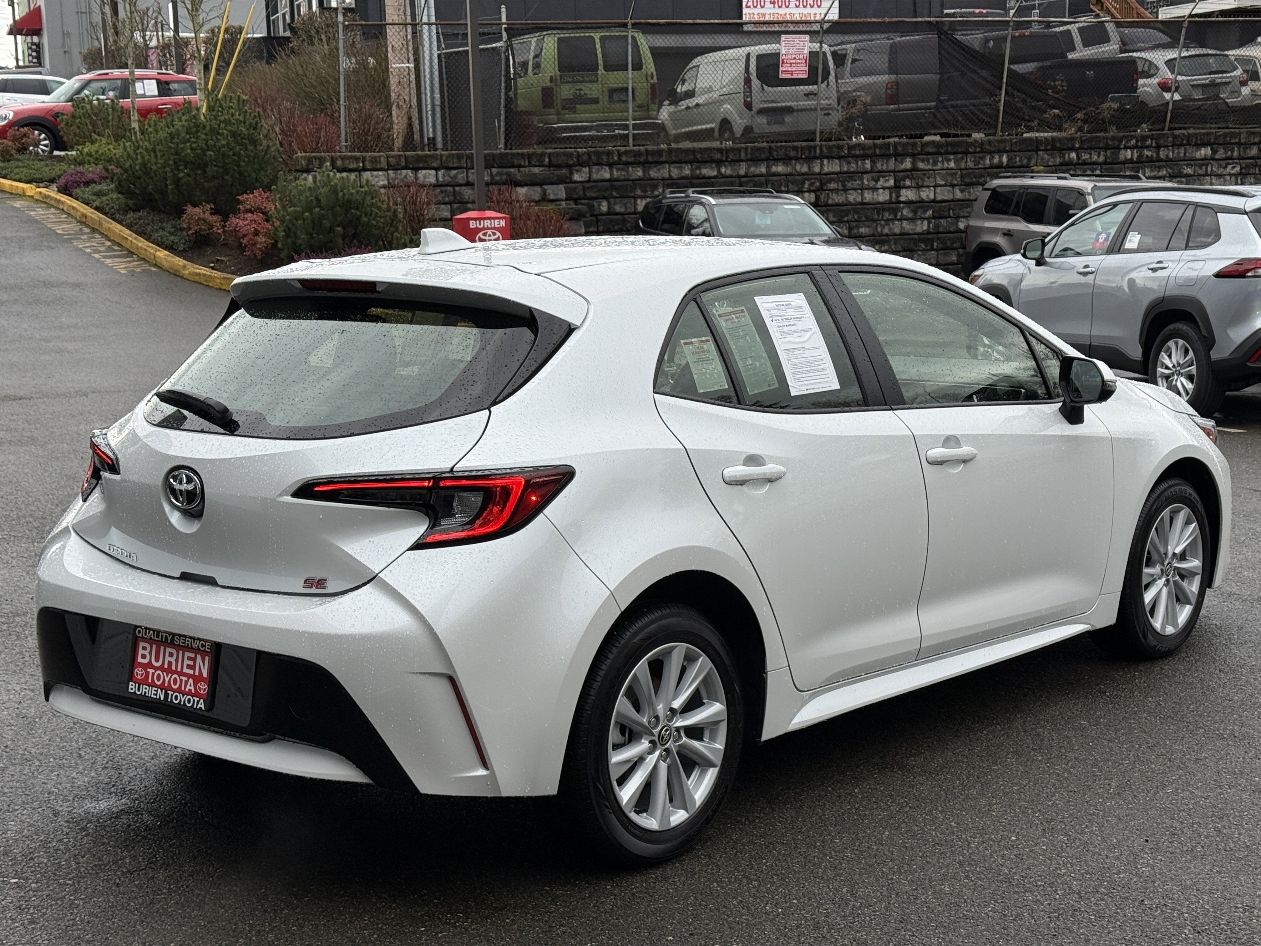 2025 Toyota Corolla Hatchback SE