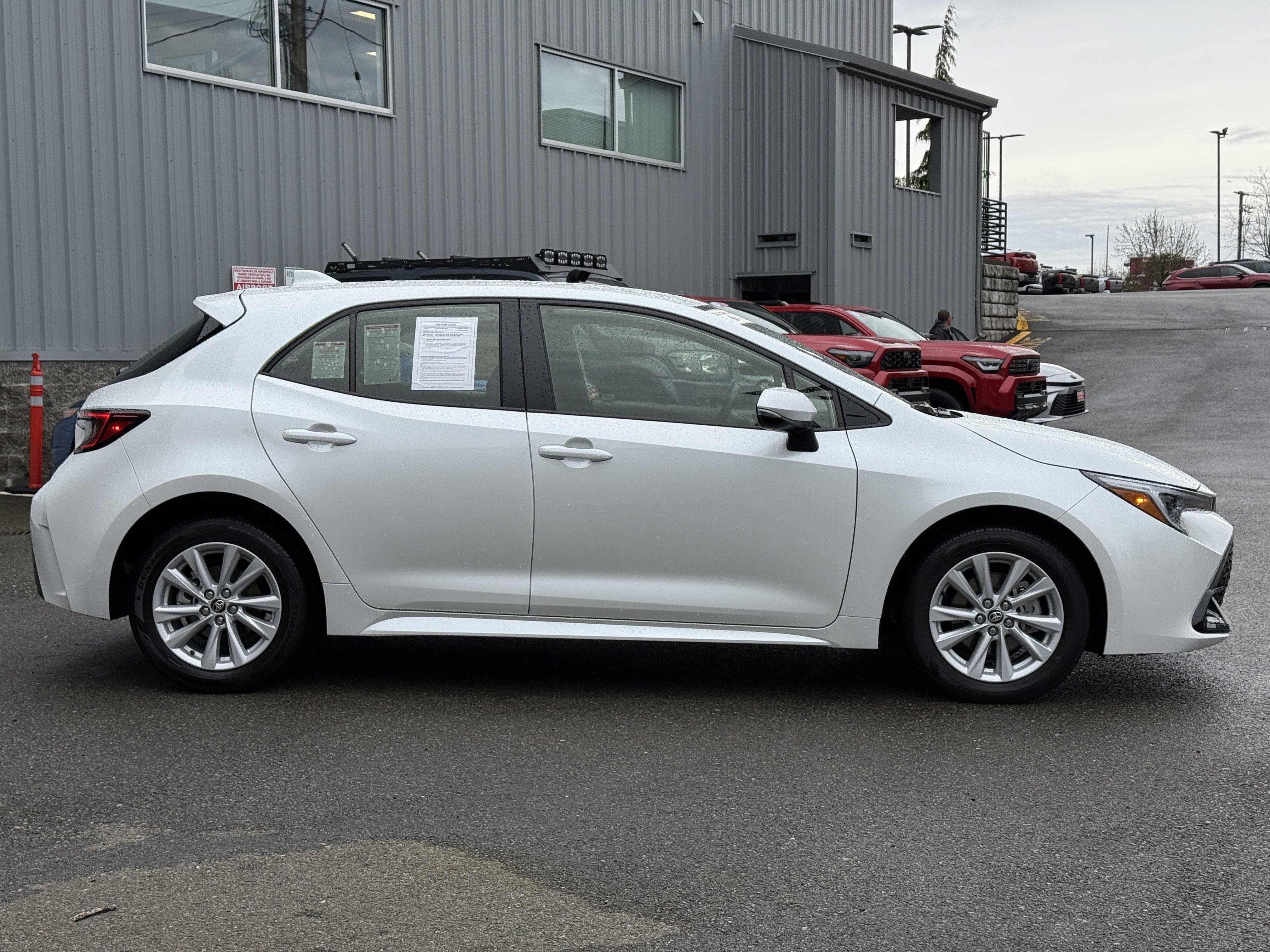 2025 Toyota Corolla Hatchback SE