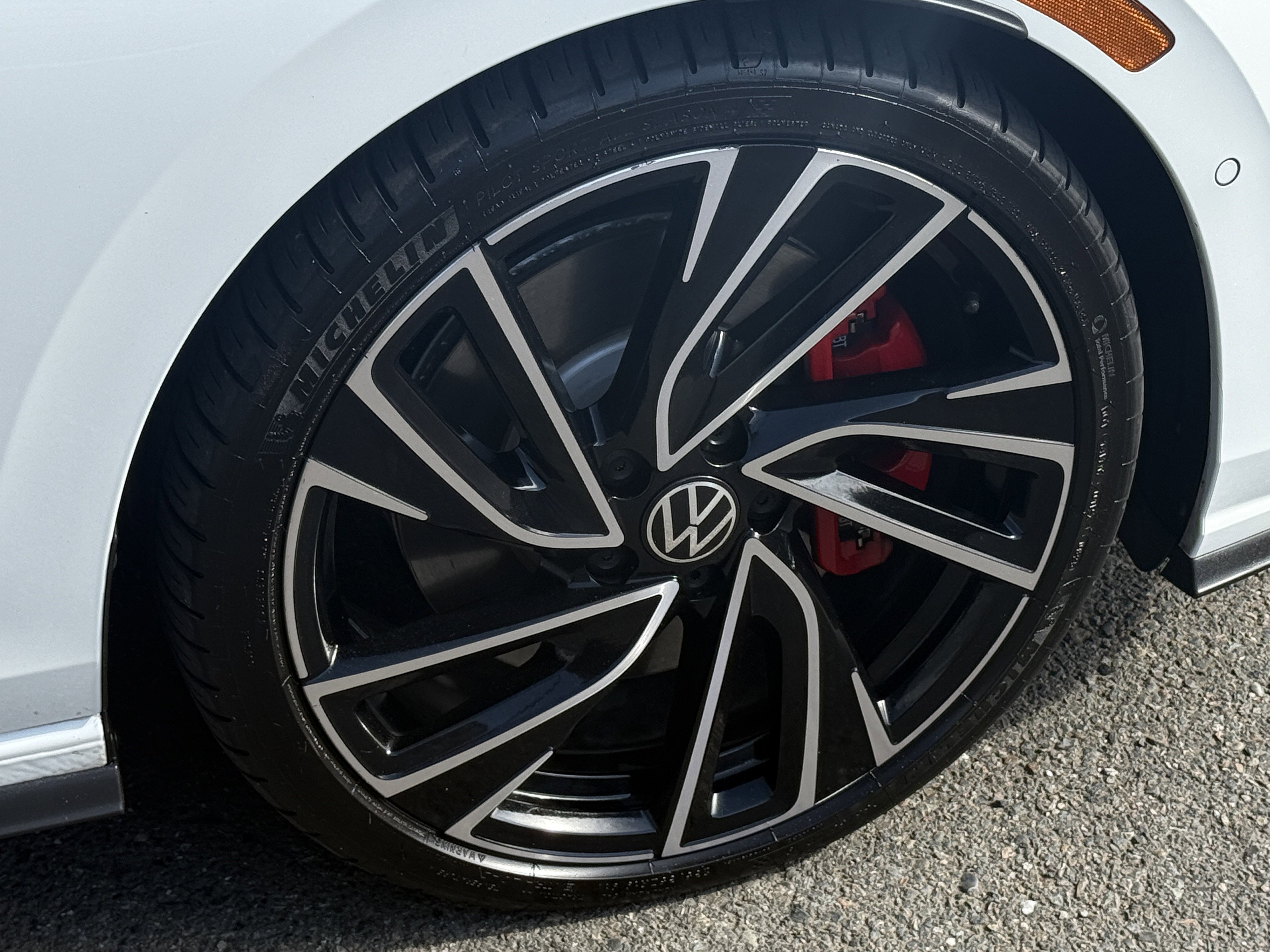 2024 Volkswagen Golf GTI Autobahn