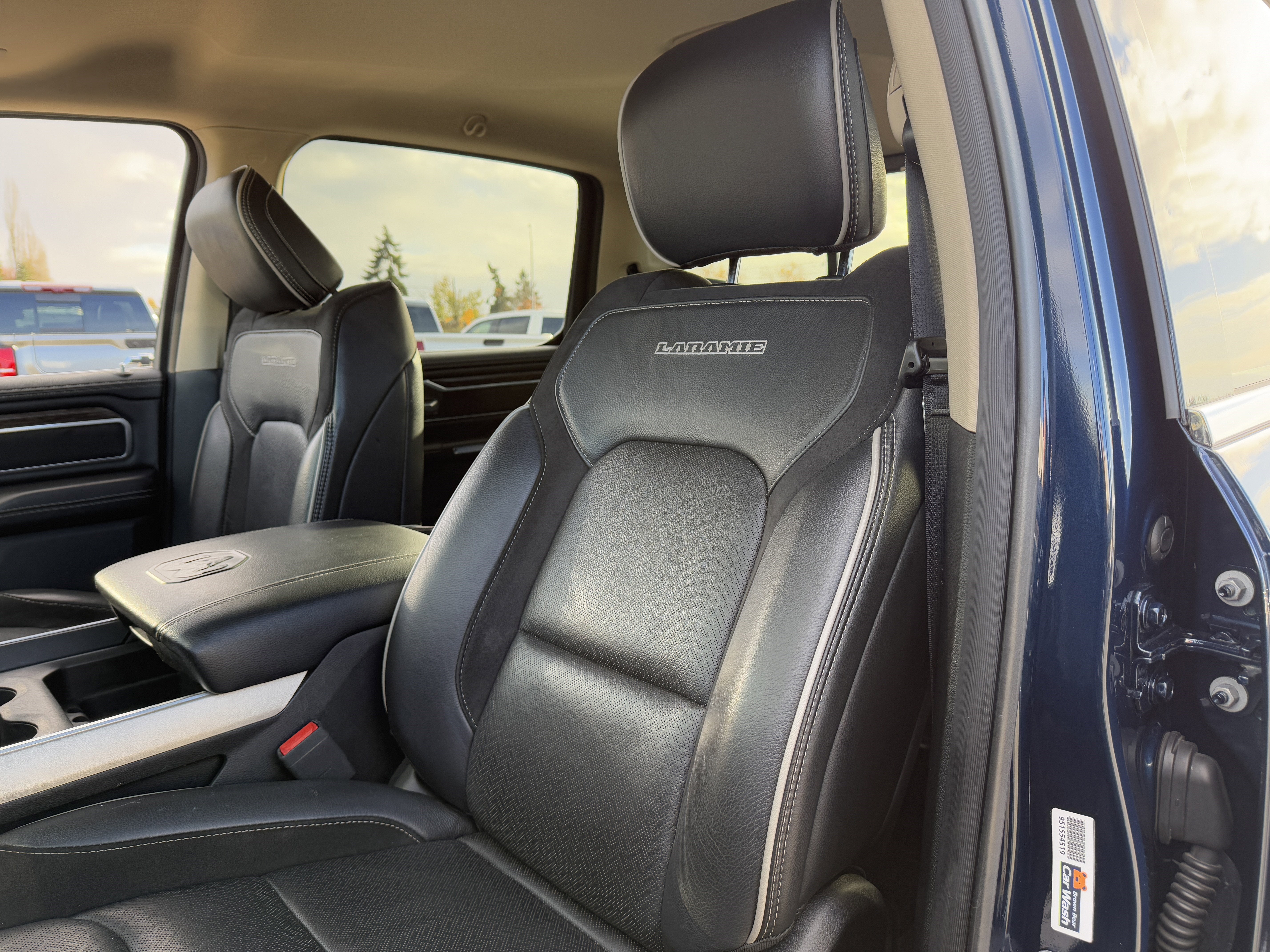 2020 RAM 1500 Laramie Crew Cab 4x4 5'7" Box