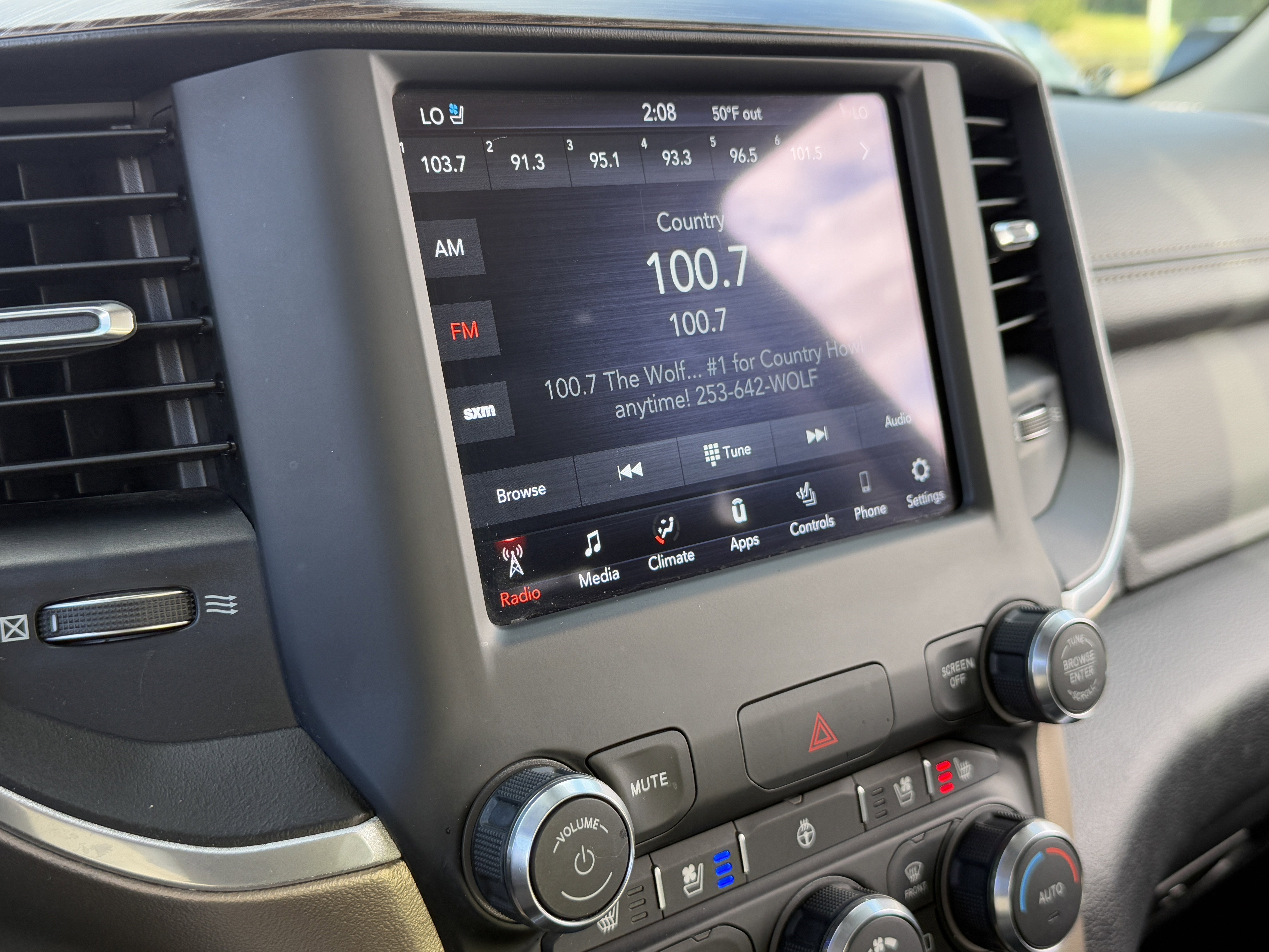 2020 RAM 1500 Laramie Crew Cab 4x4 5'7" Box