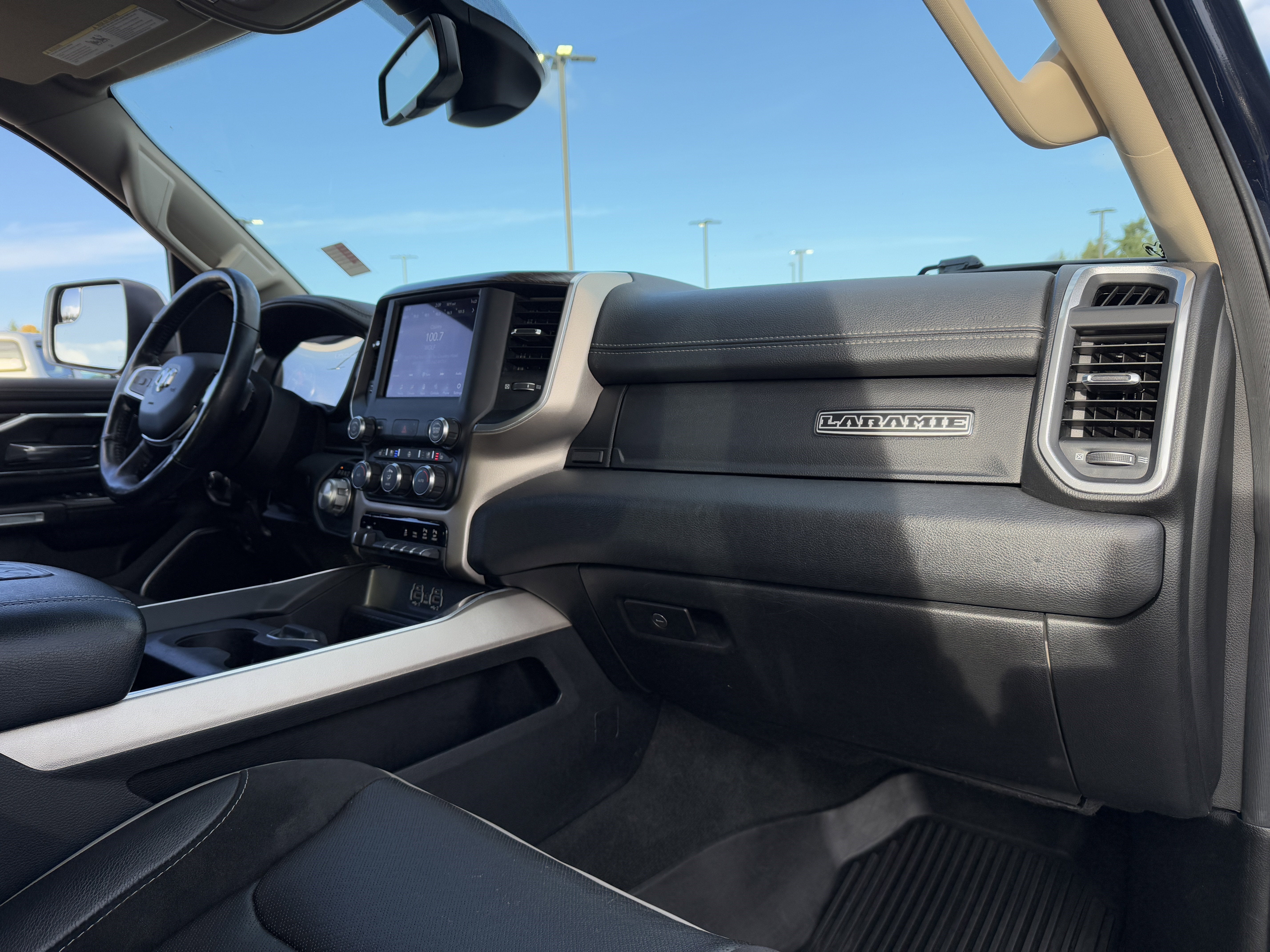 2020 RAM 1500 Laramie Crew Cab 4x4 5'7" Box