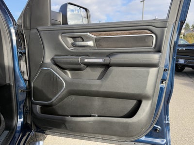 2020 RAM 1500 Laramie Crew Cab 4x4 5'7" Box