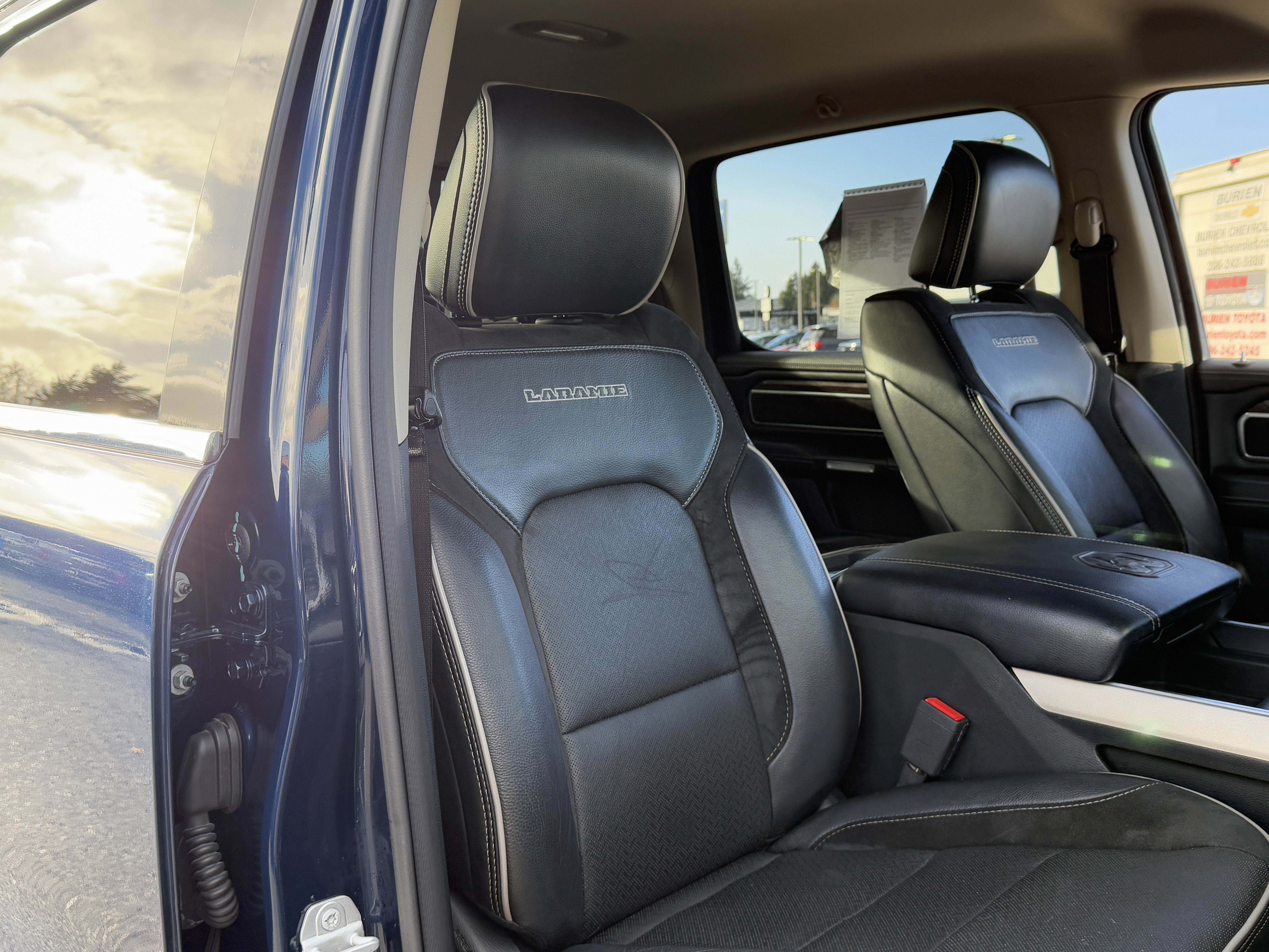 2020 RAM 1500 Laramie Crew Cab 4x4 5'7" Box