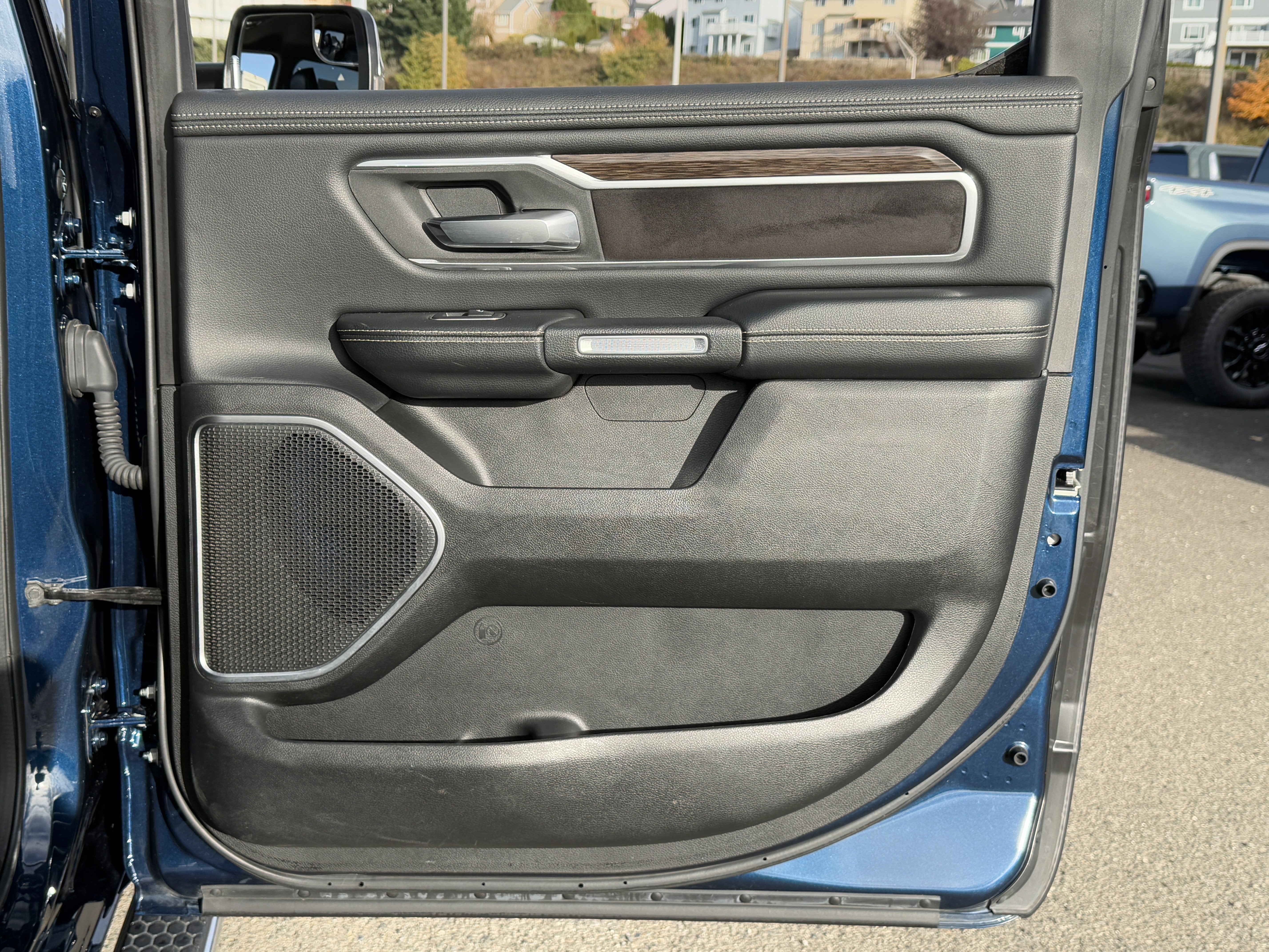 2020 RAM 1500 Laramie Crew Cab 4x4 5'7" Box