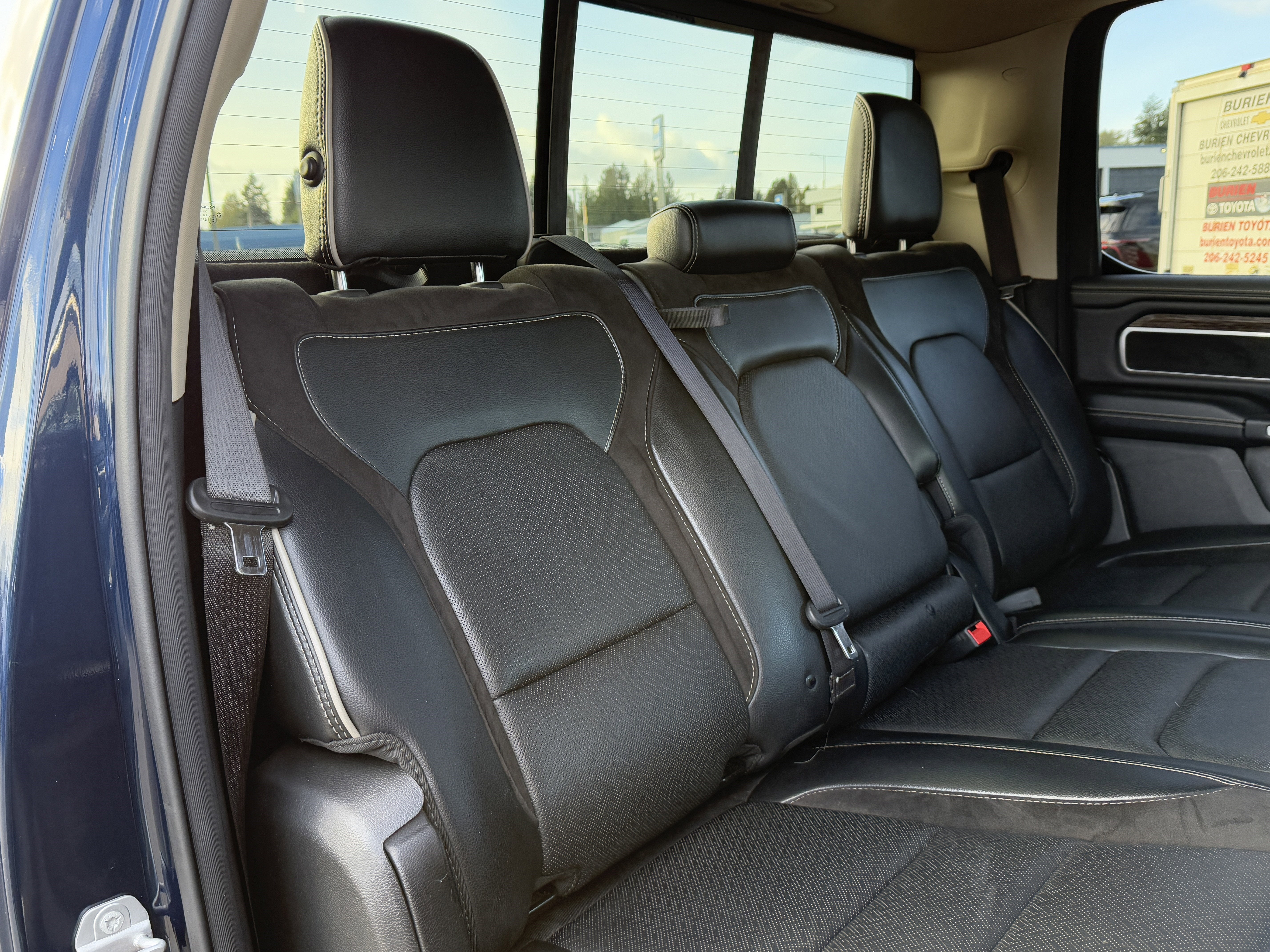 2020 RAM 1500 Laramie Crew Cab 4x4 5'7" Box