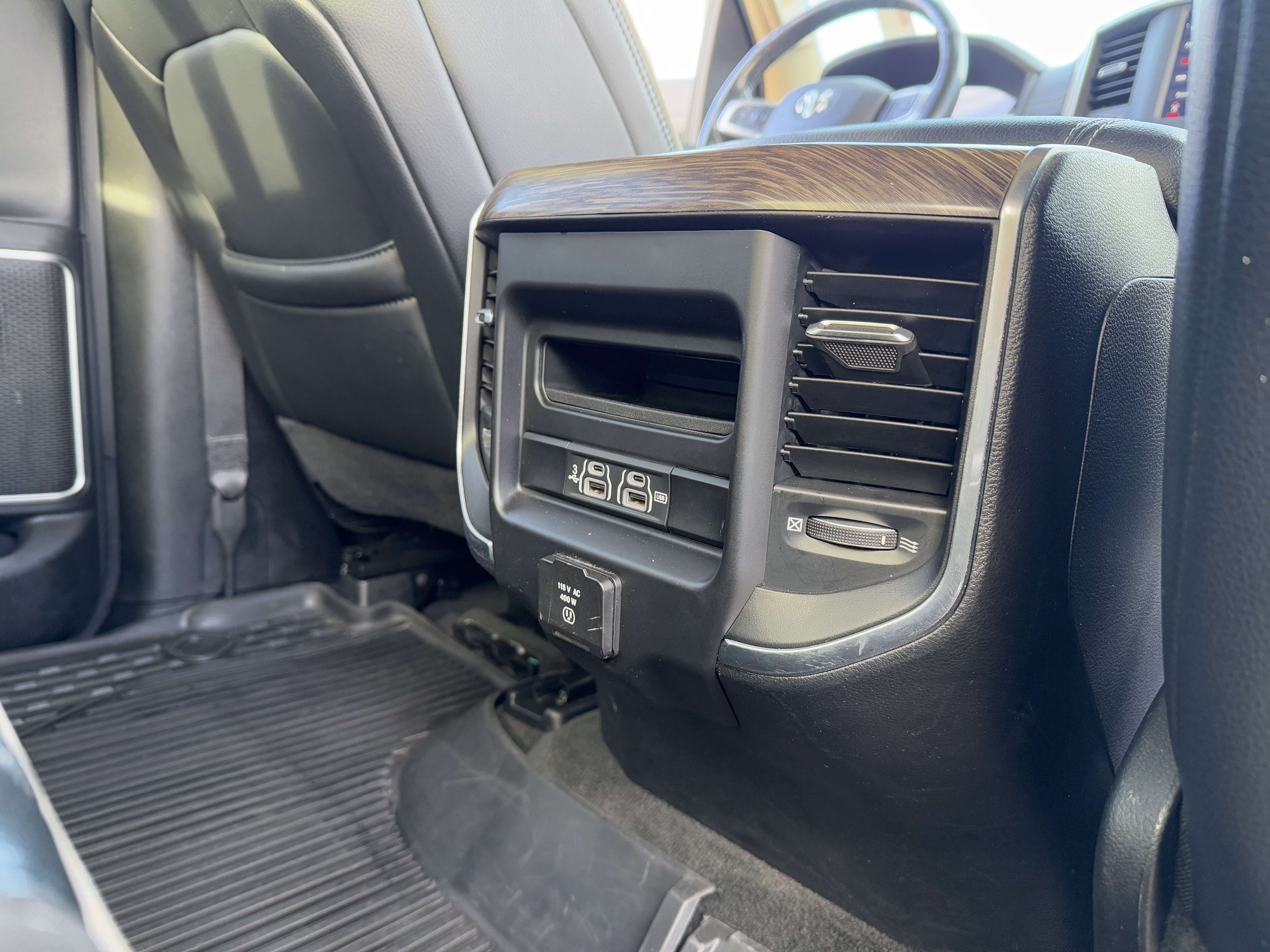 2020 RAM 1500 Laramie Crew Cab 4x4 5'7" Box