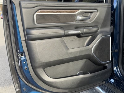 2020 RAM 1500 Laramie Crew Cab 4x4 5'7" Box