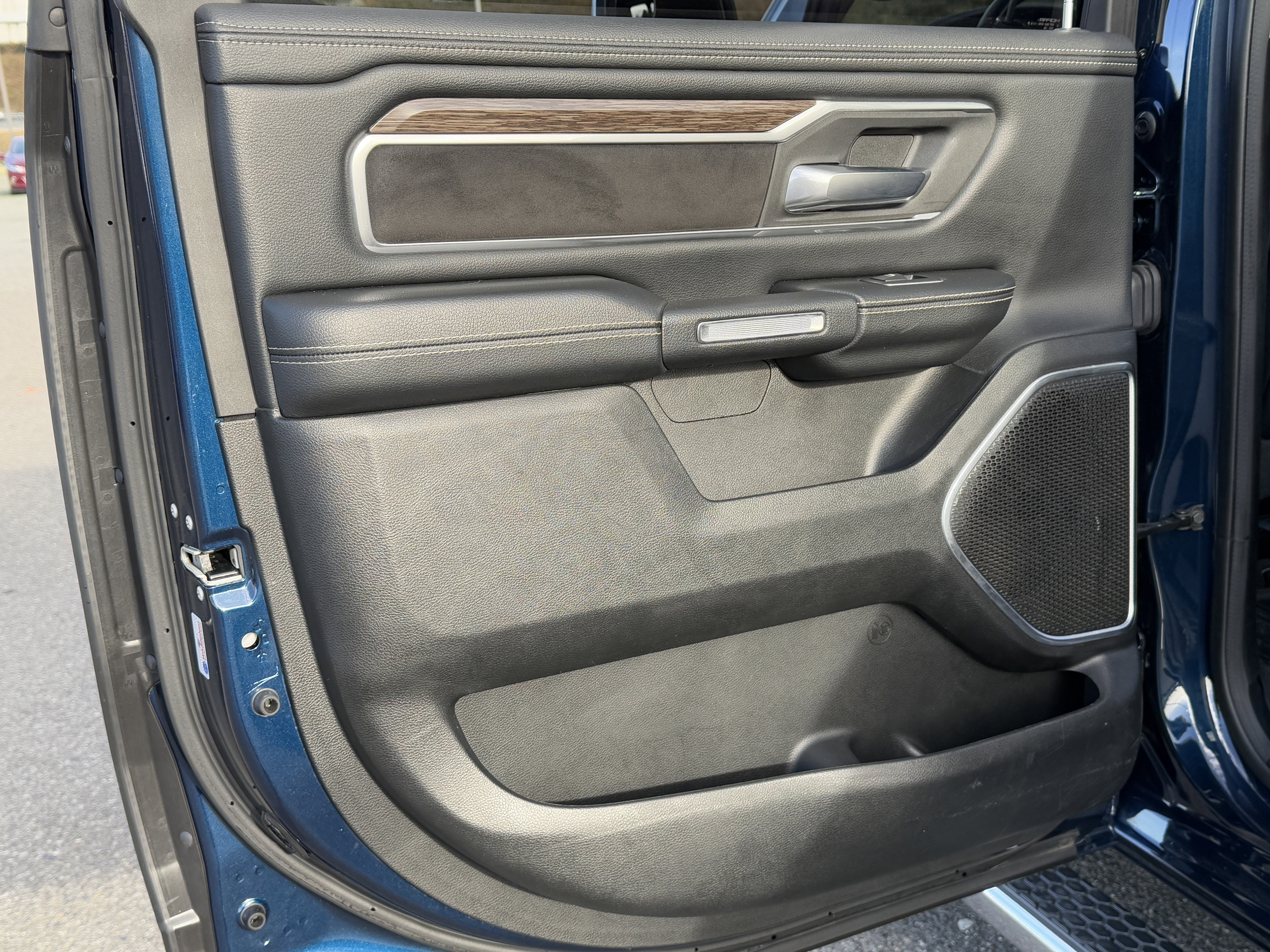 2020 RAM 1500 Laramie Crew Cab 4x4 5'7" Box