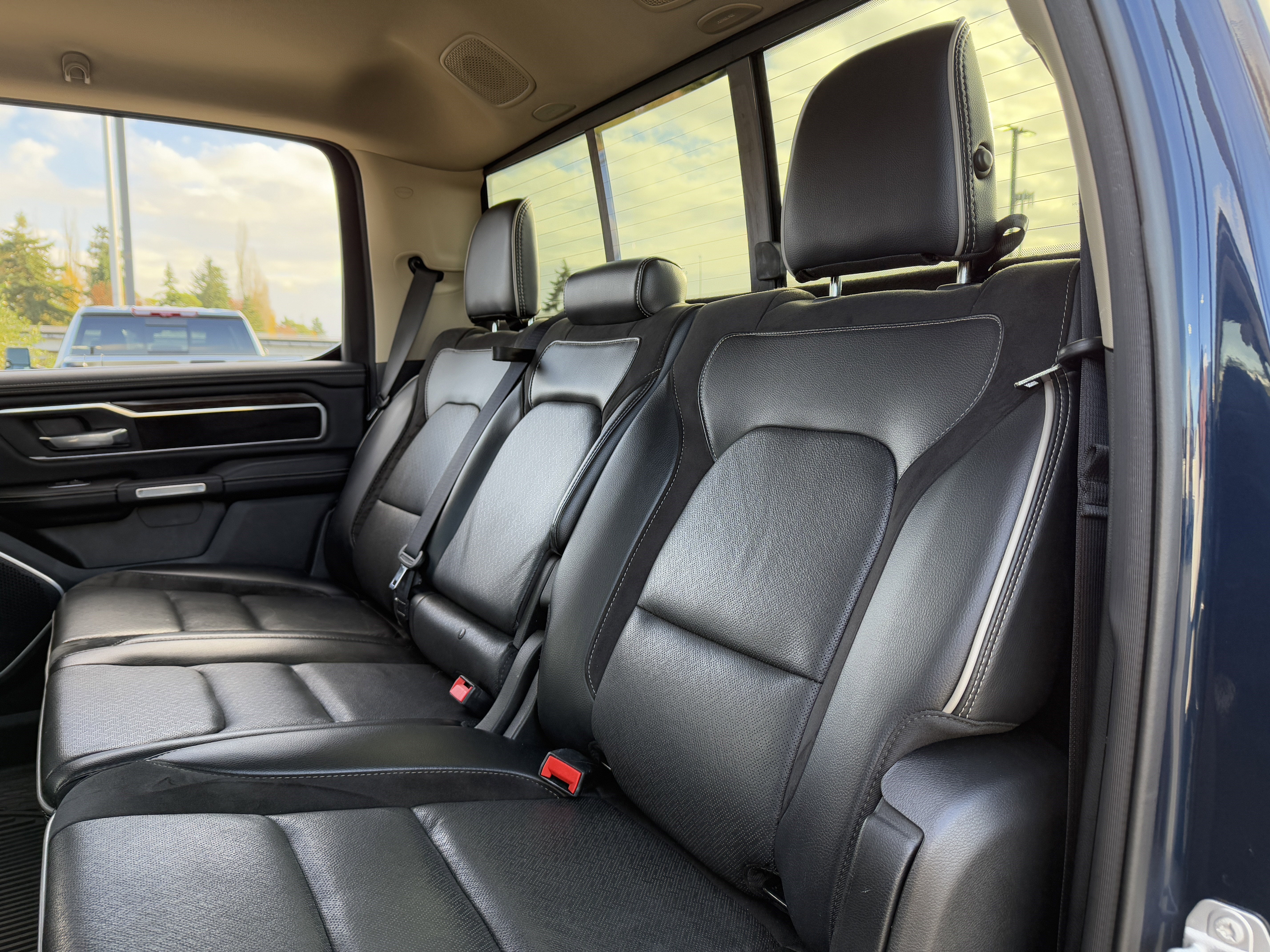 2020 RAM 1500 Laramie Crew Cab 4x4 5'7" Box