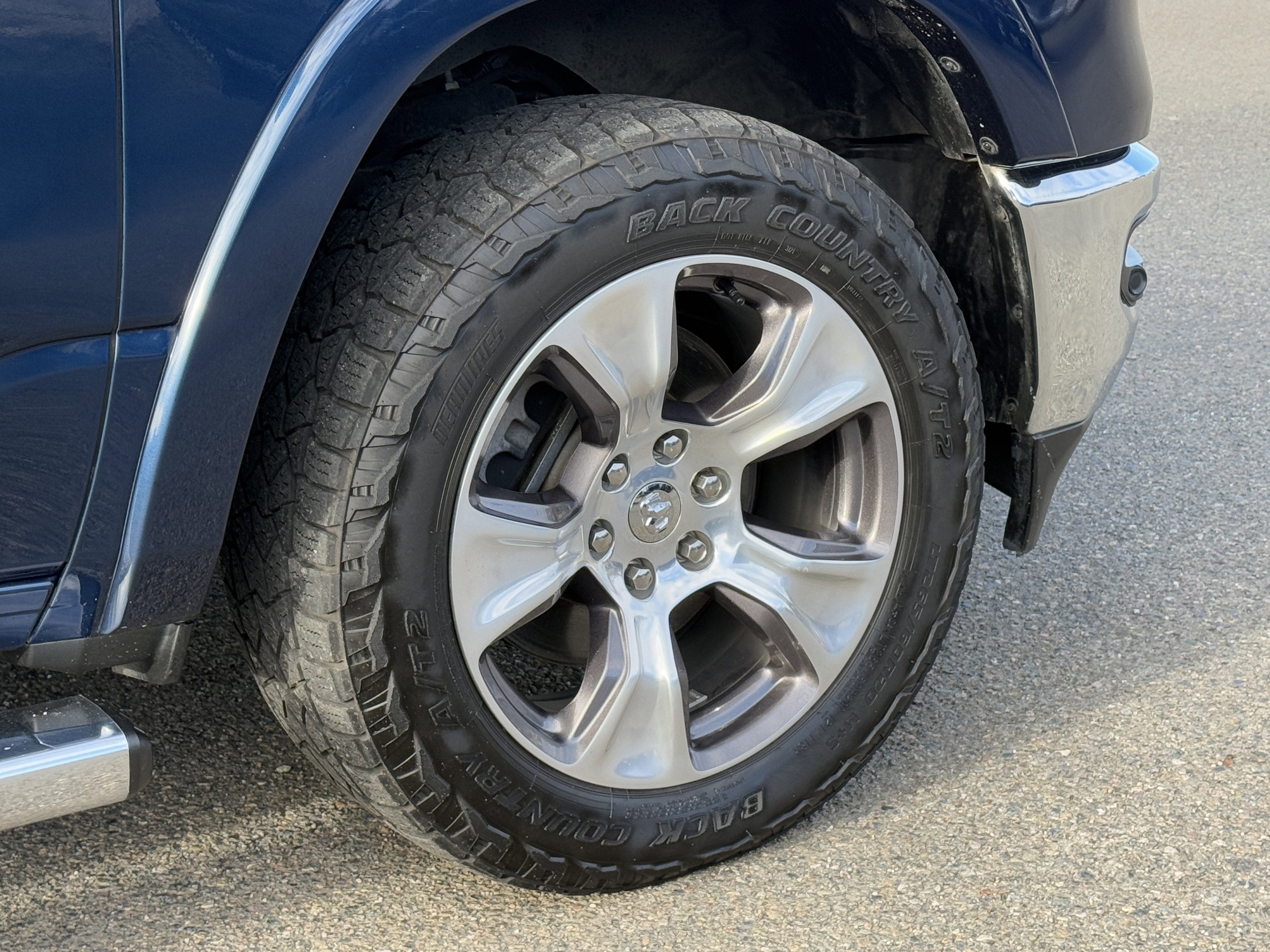 2020 RAM 1500 Laramie Crew Cab 4x4 5'7" Box