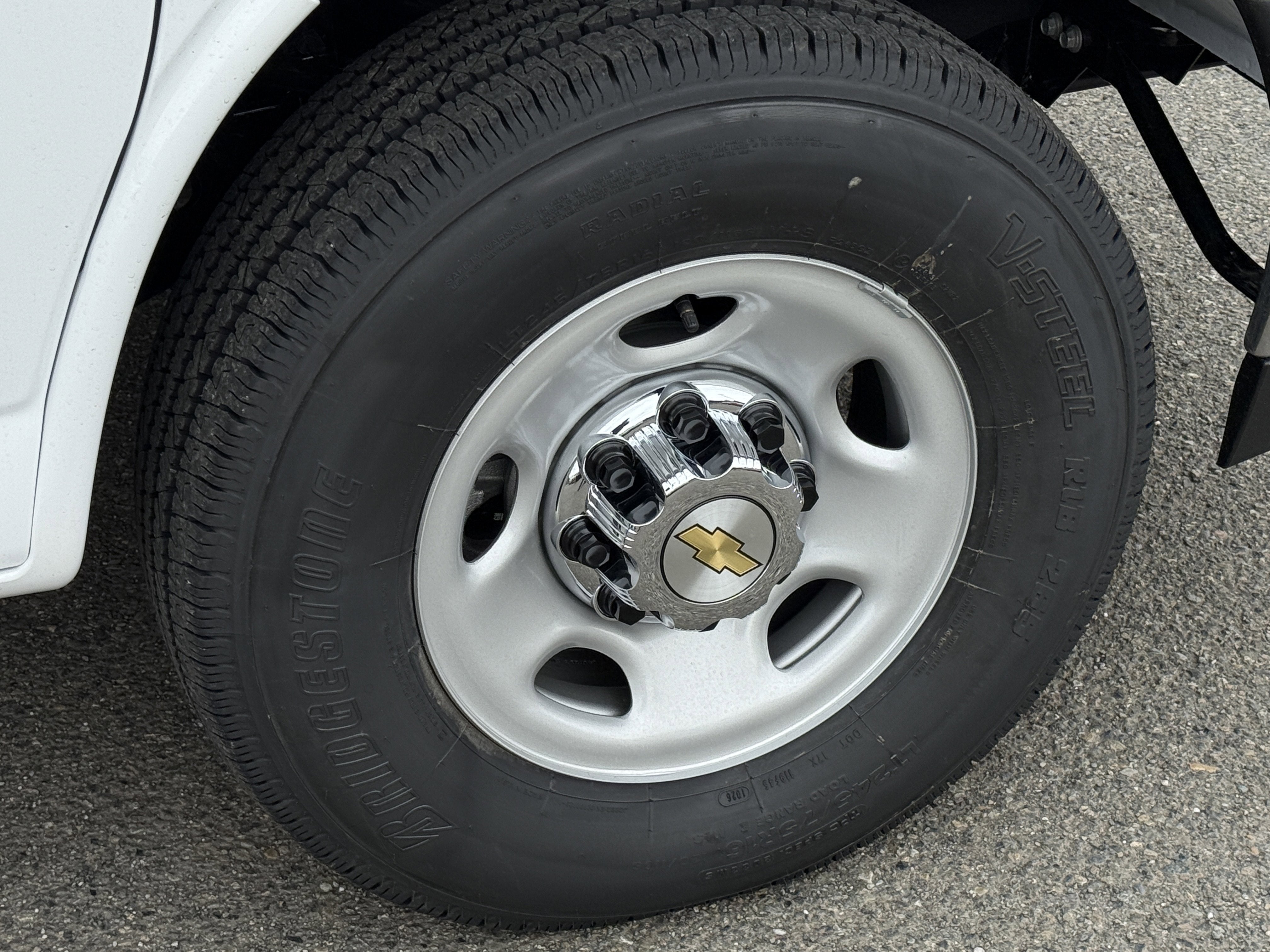 2026 Chevrolet Express Passenger 1LT