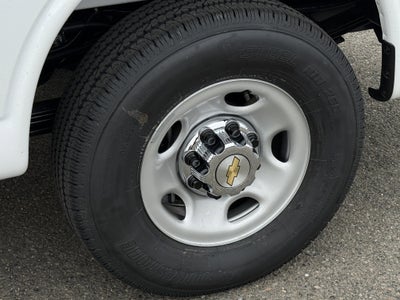 2026 Chevrolet Express Passenger 1LT