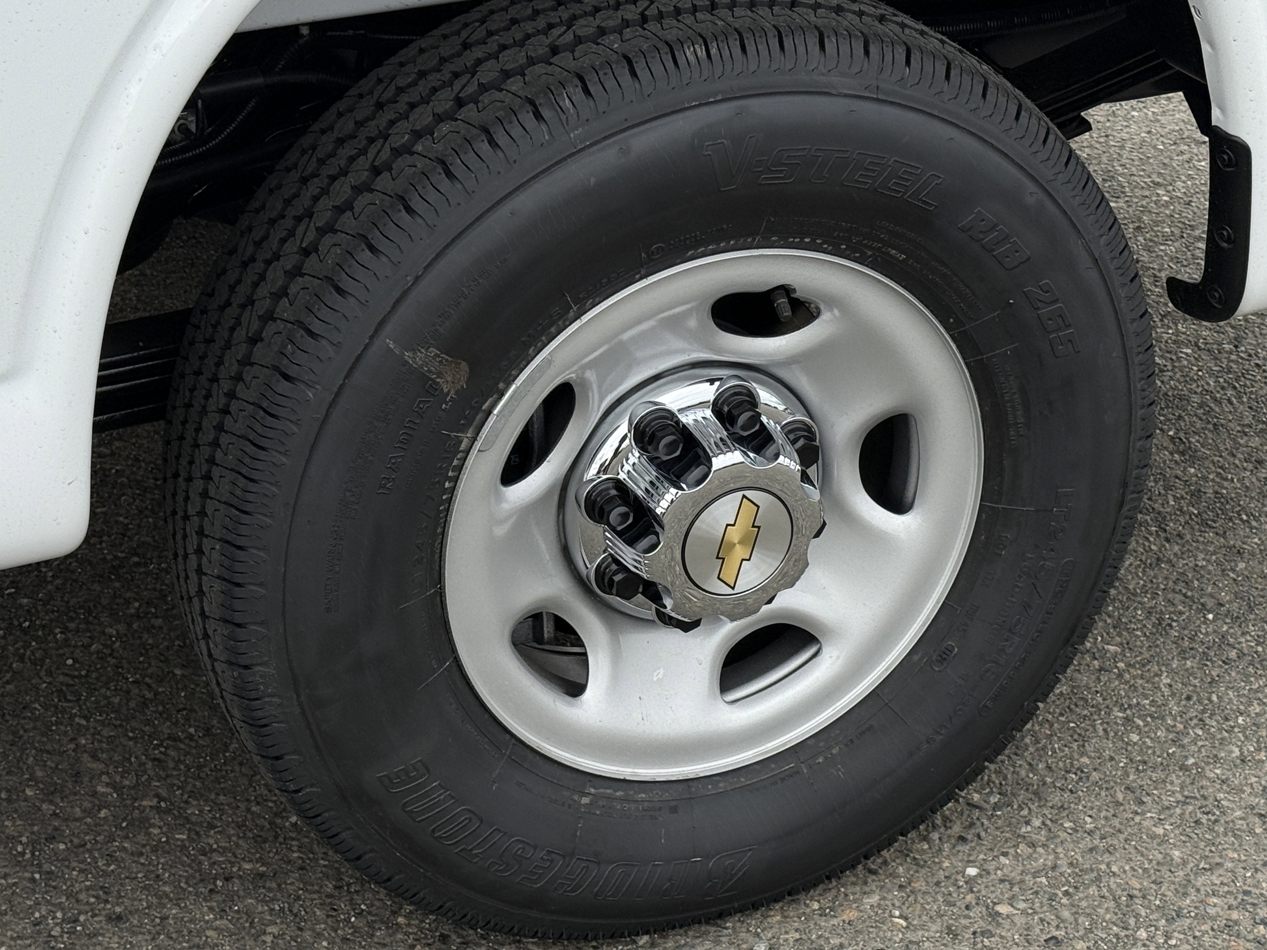 2026 Chevrolet Express Passenger 1LT
