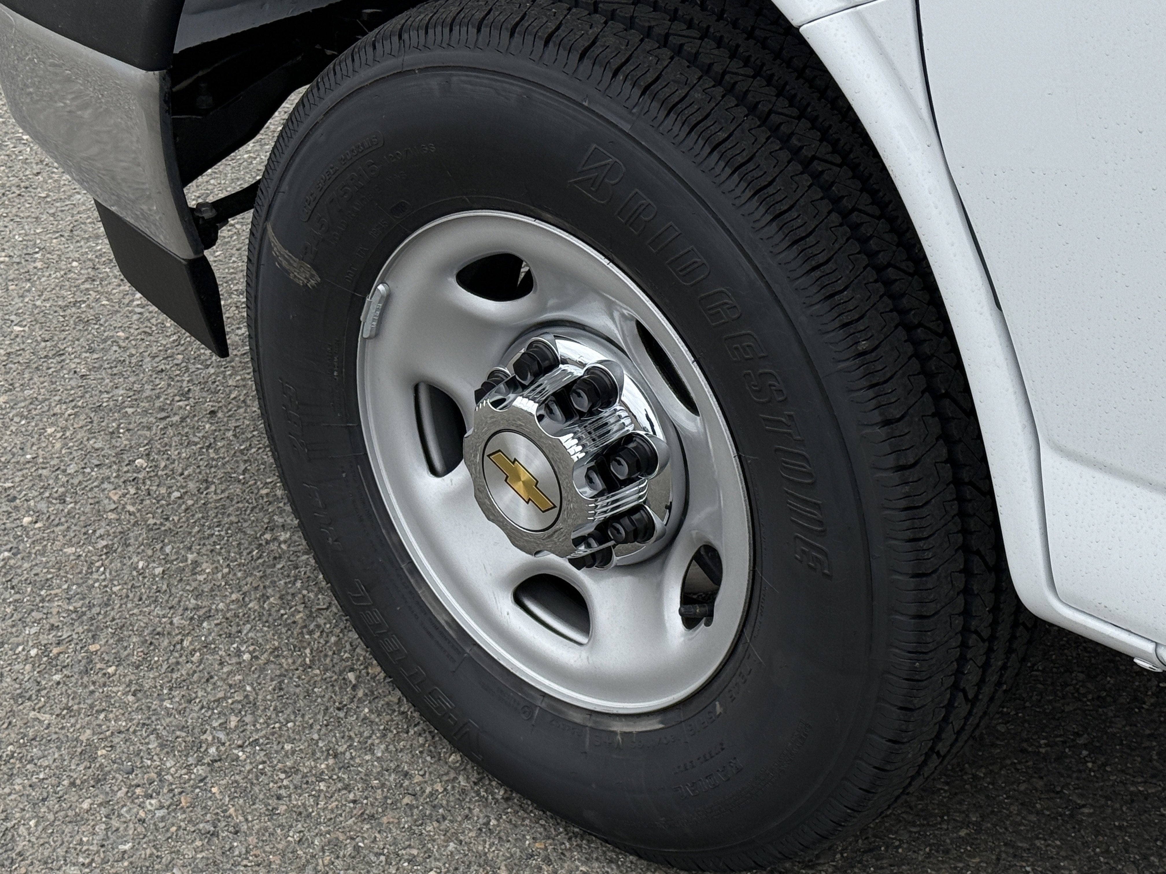 2026 Chevrolet Express Passenger 1LT