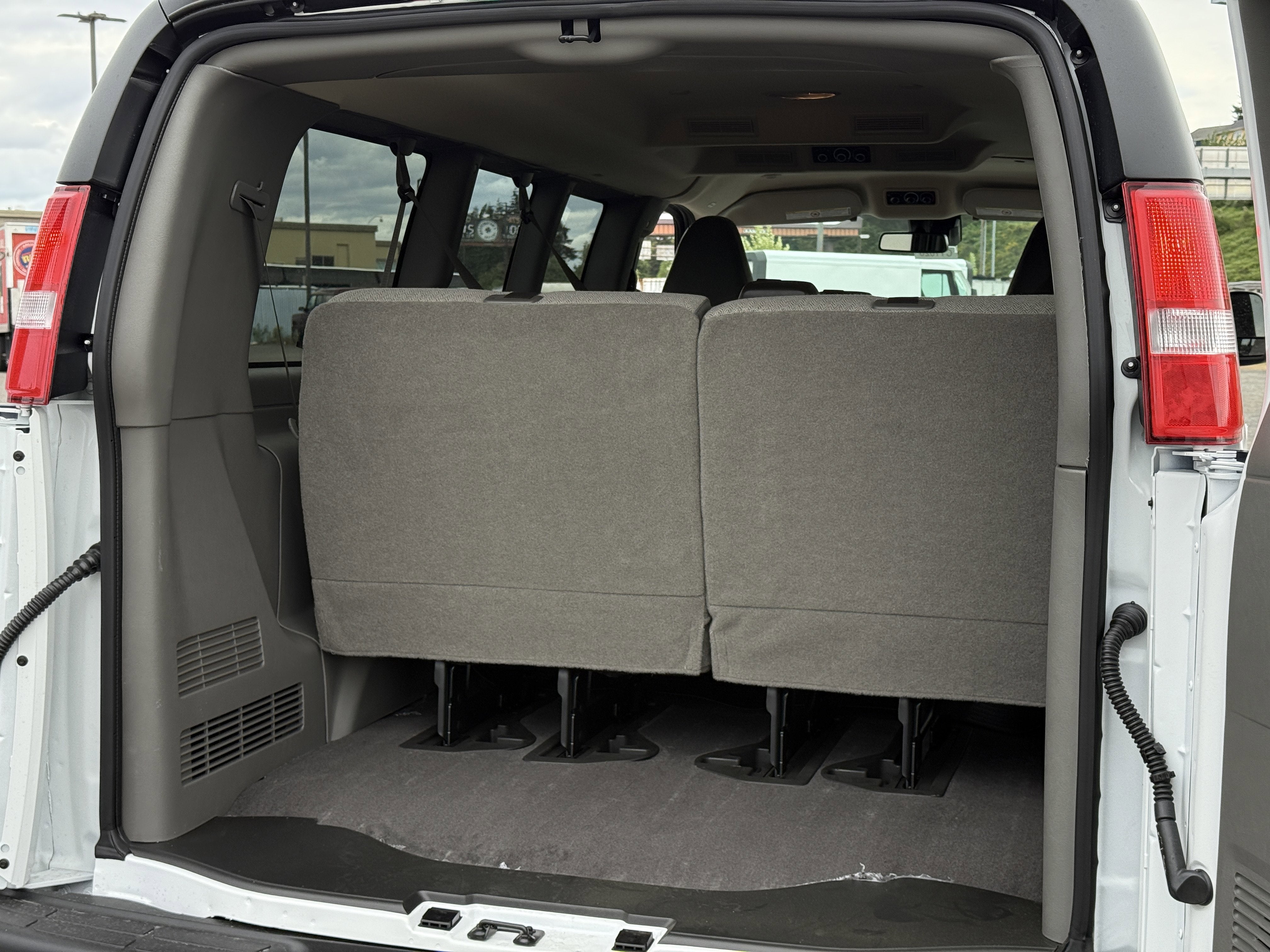 2026 Chevrolet Express Passenger 1LT