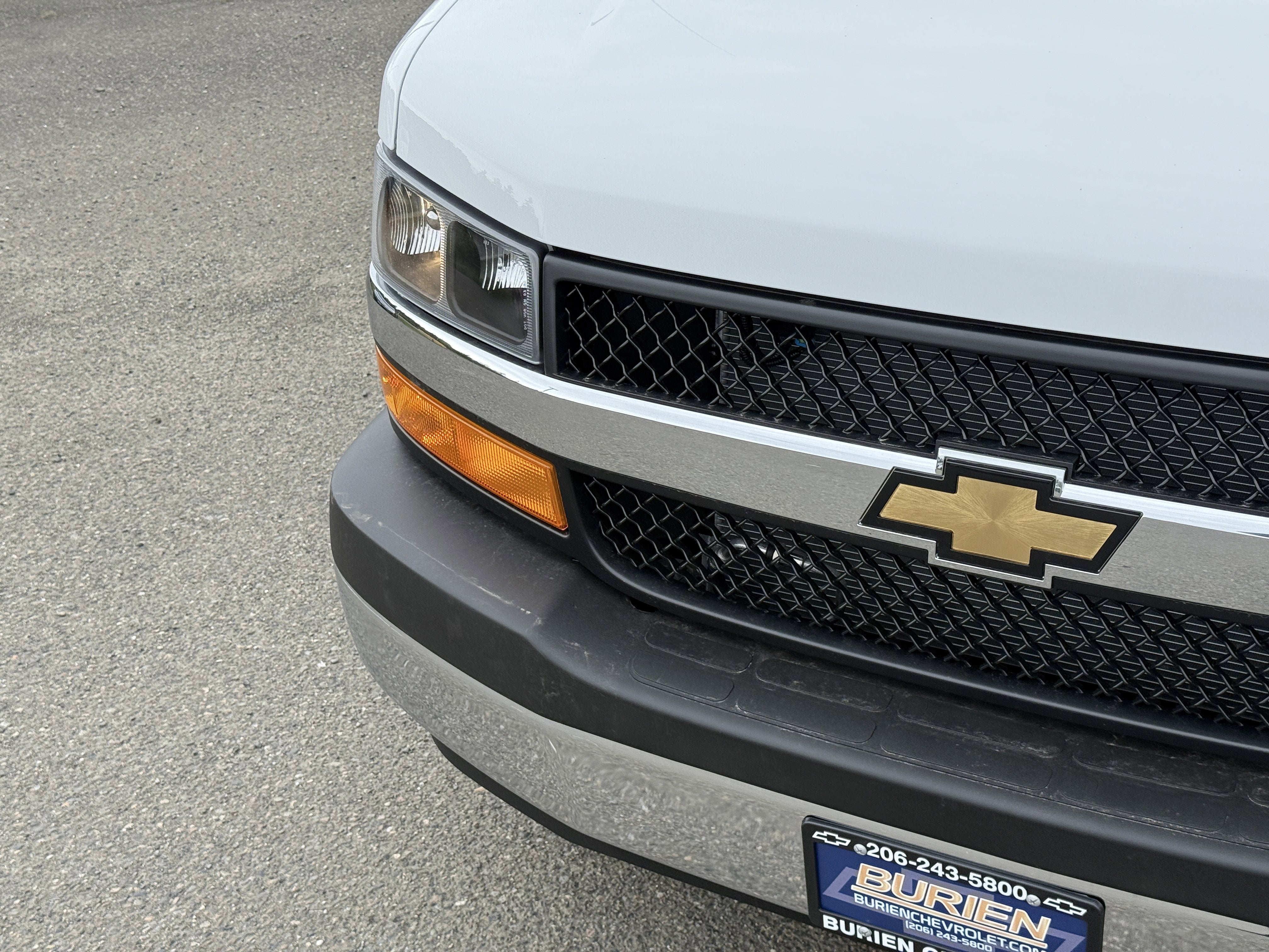 2026 Chevrolet Express Passenger 1LT