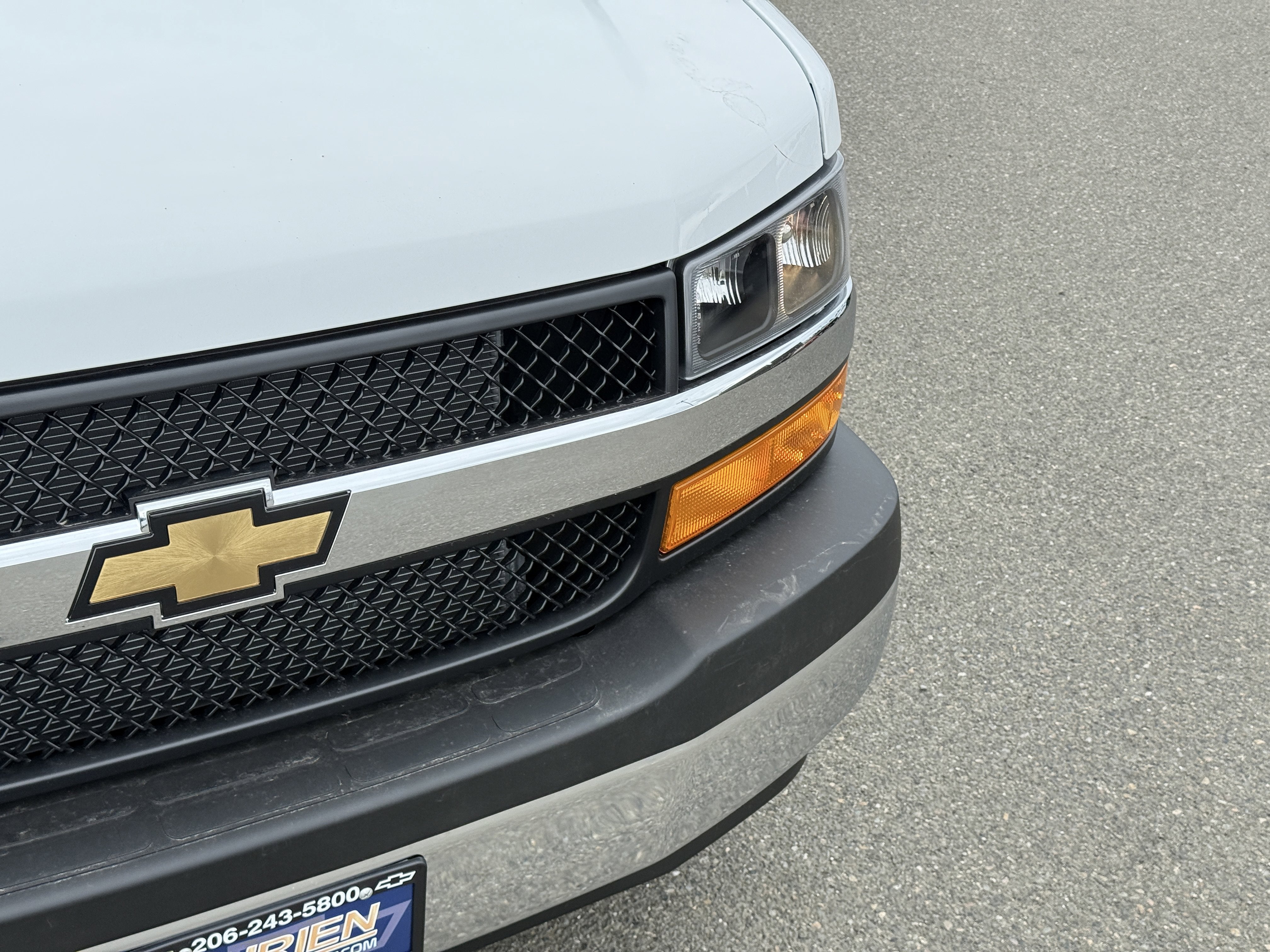 2026 Chevrolet Express Passenger 1LT