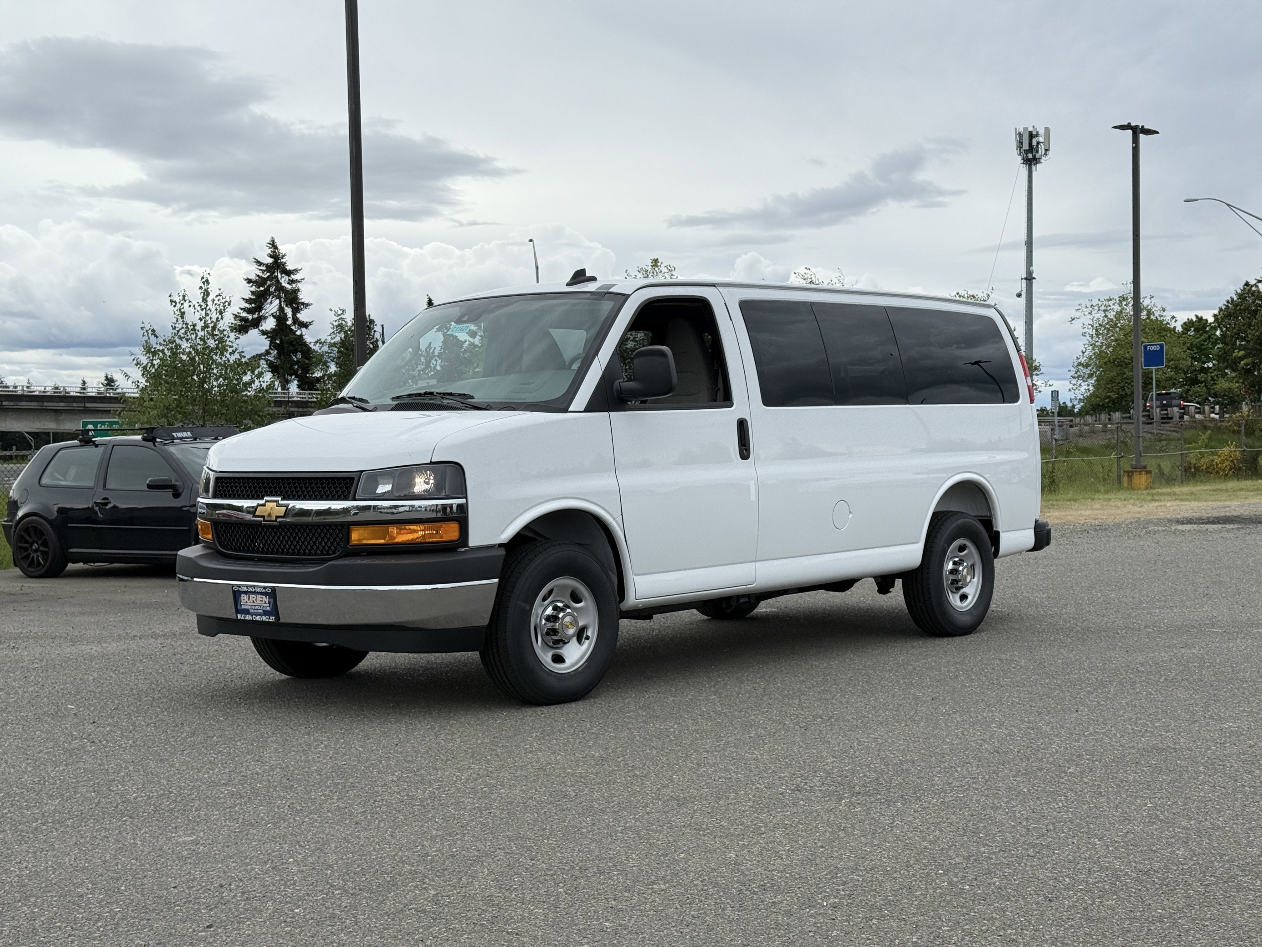 2026 Chevrolet Express Passenger 1LT