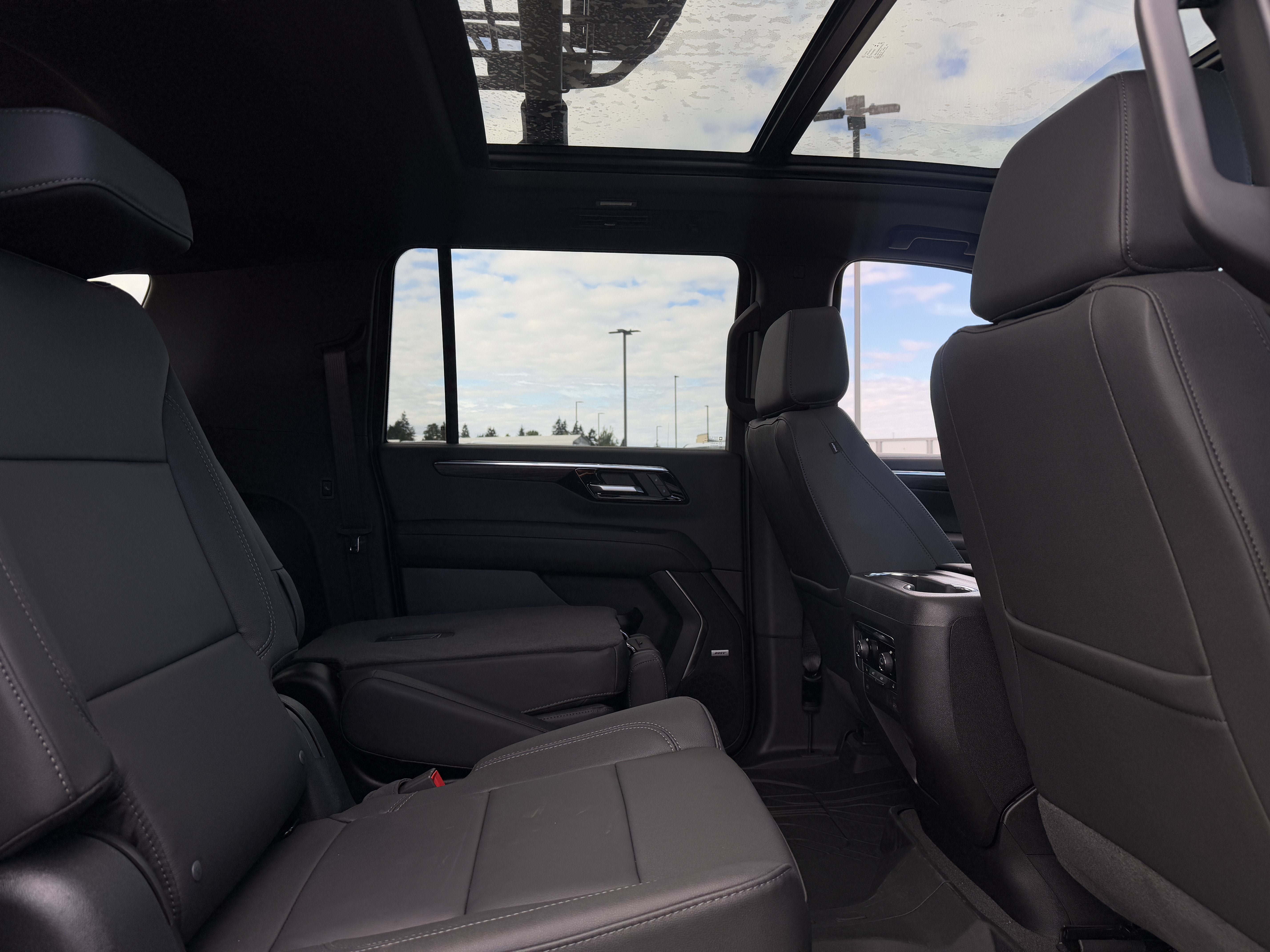 2026 Chevrolet Suburban LT - Photo 25