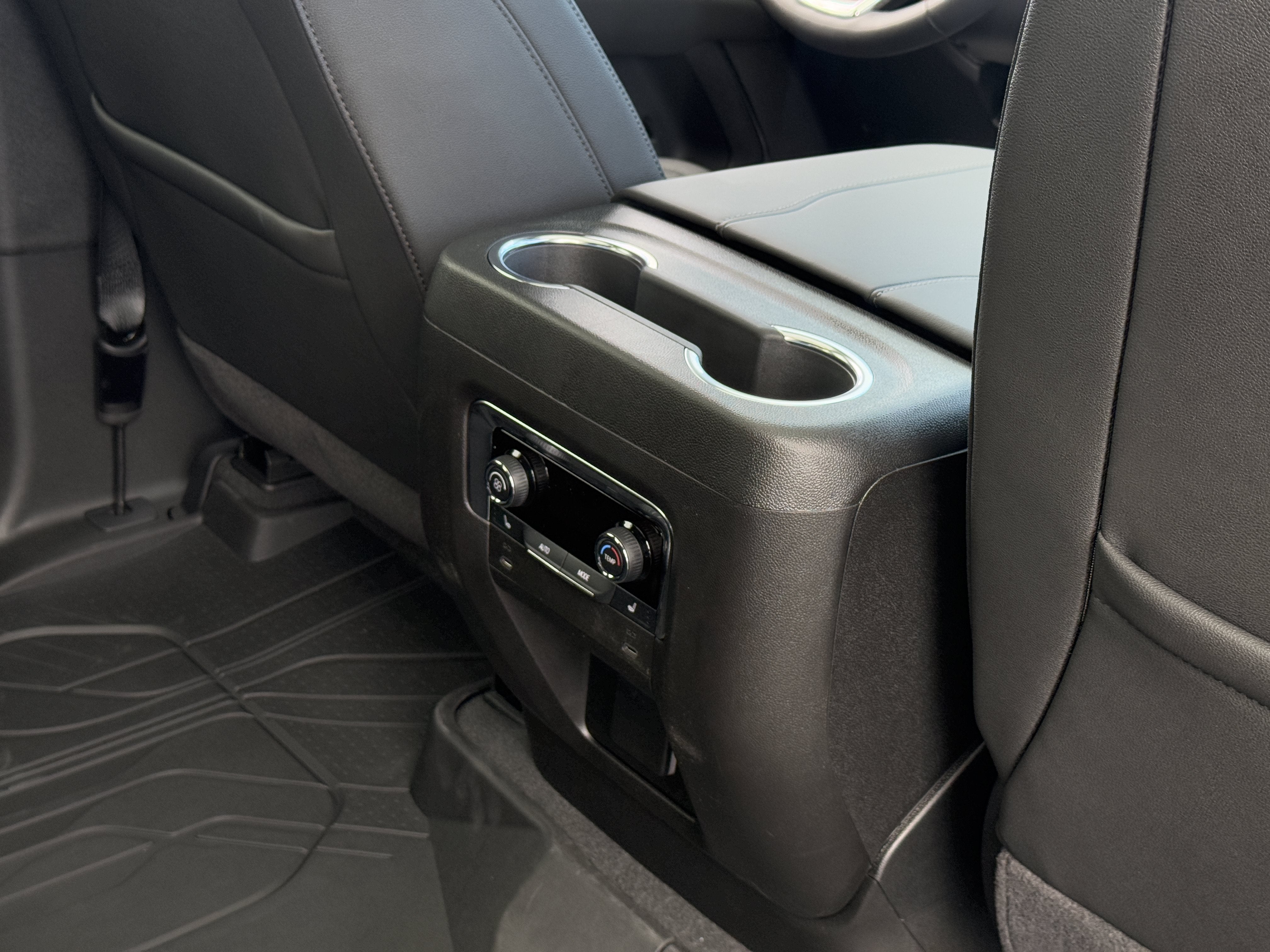 2026 Chevrolet Suburban LT - Photo 26