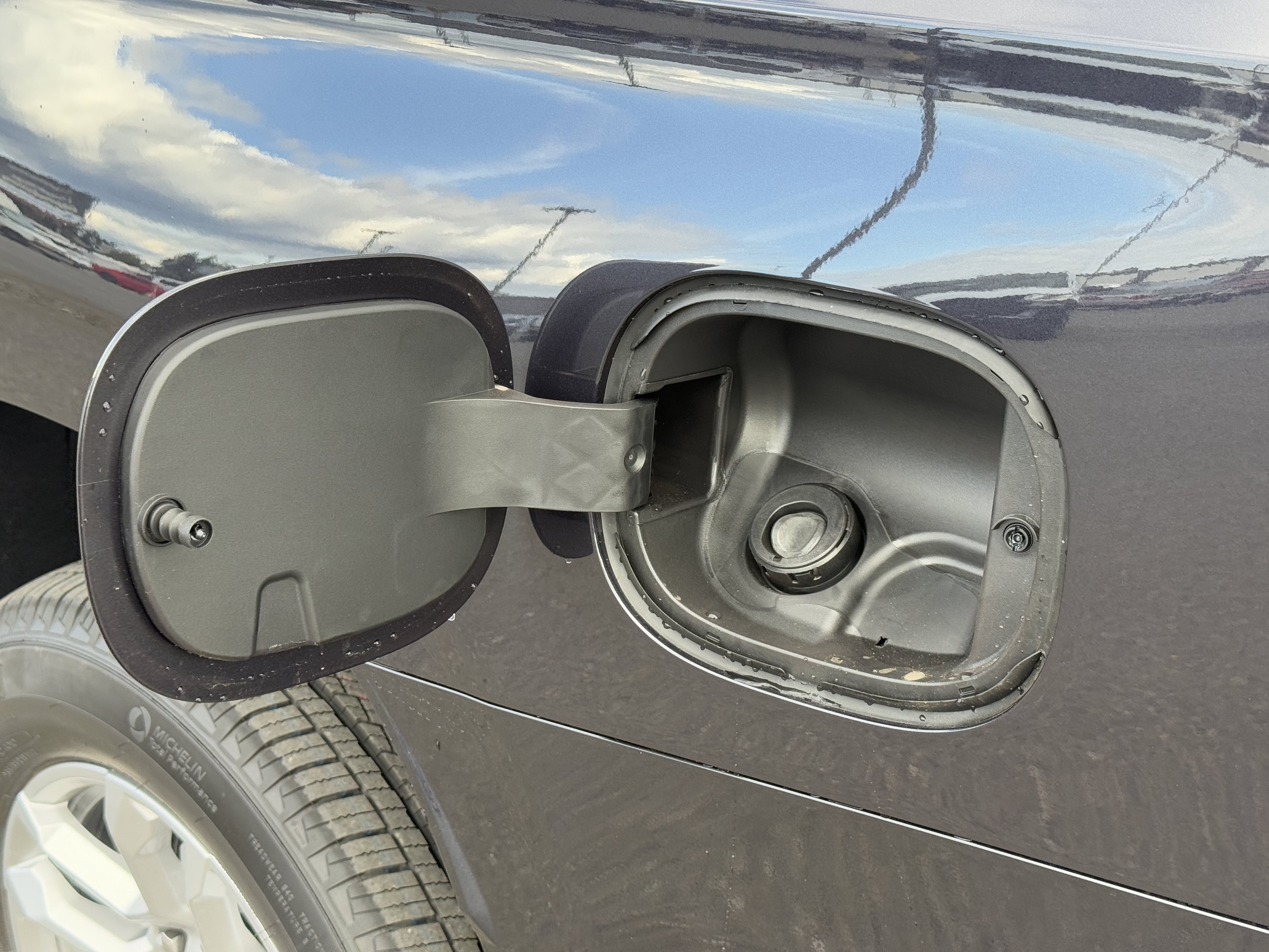 2026 Chevrolet Suburban LT - Photo 36