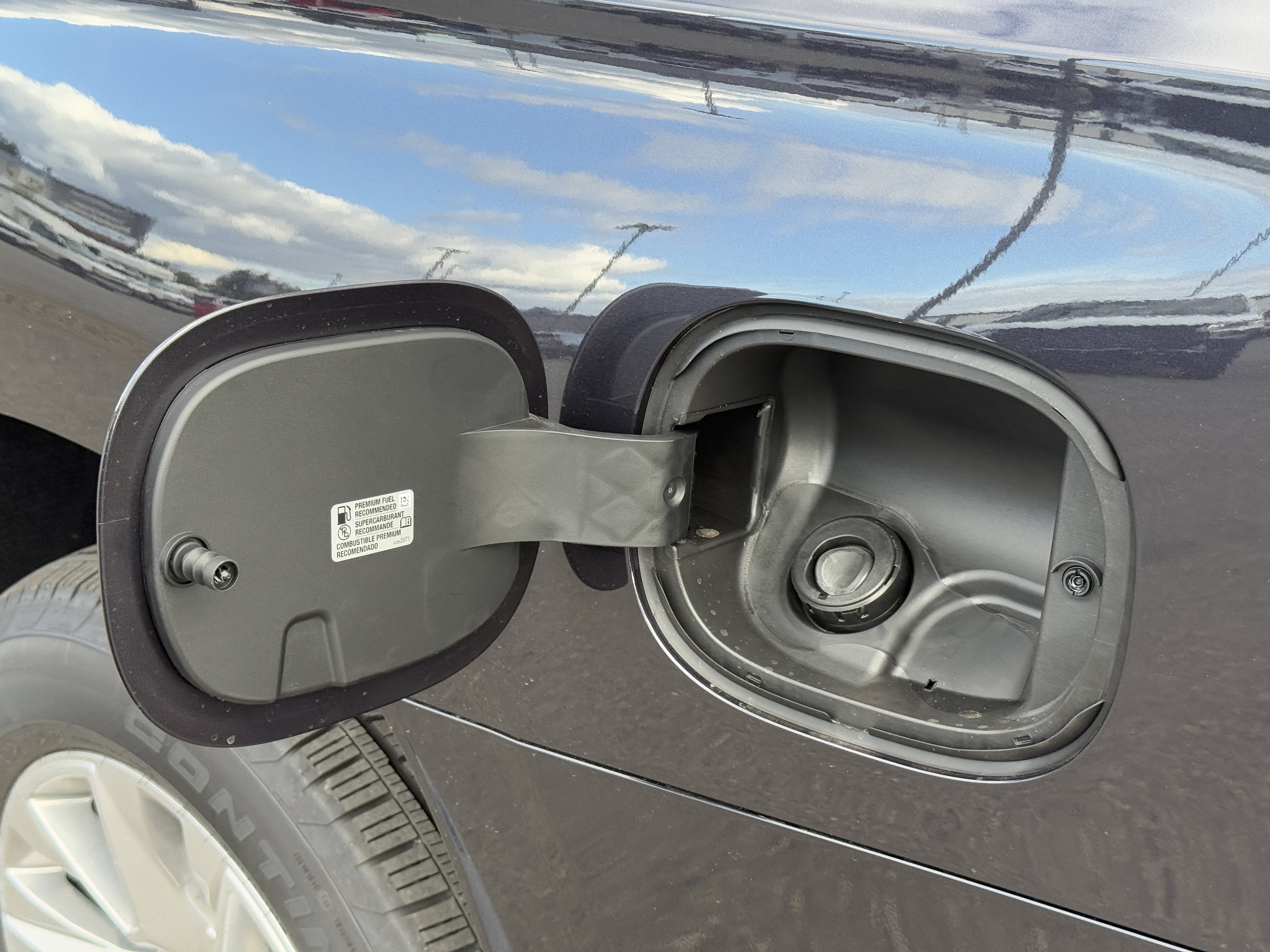 2026 Chevrolet Suburban Premier - Photo 35