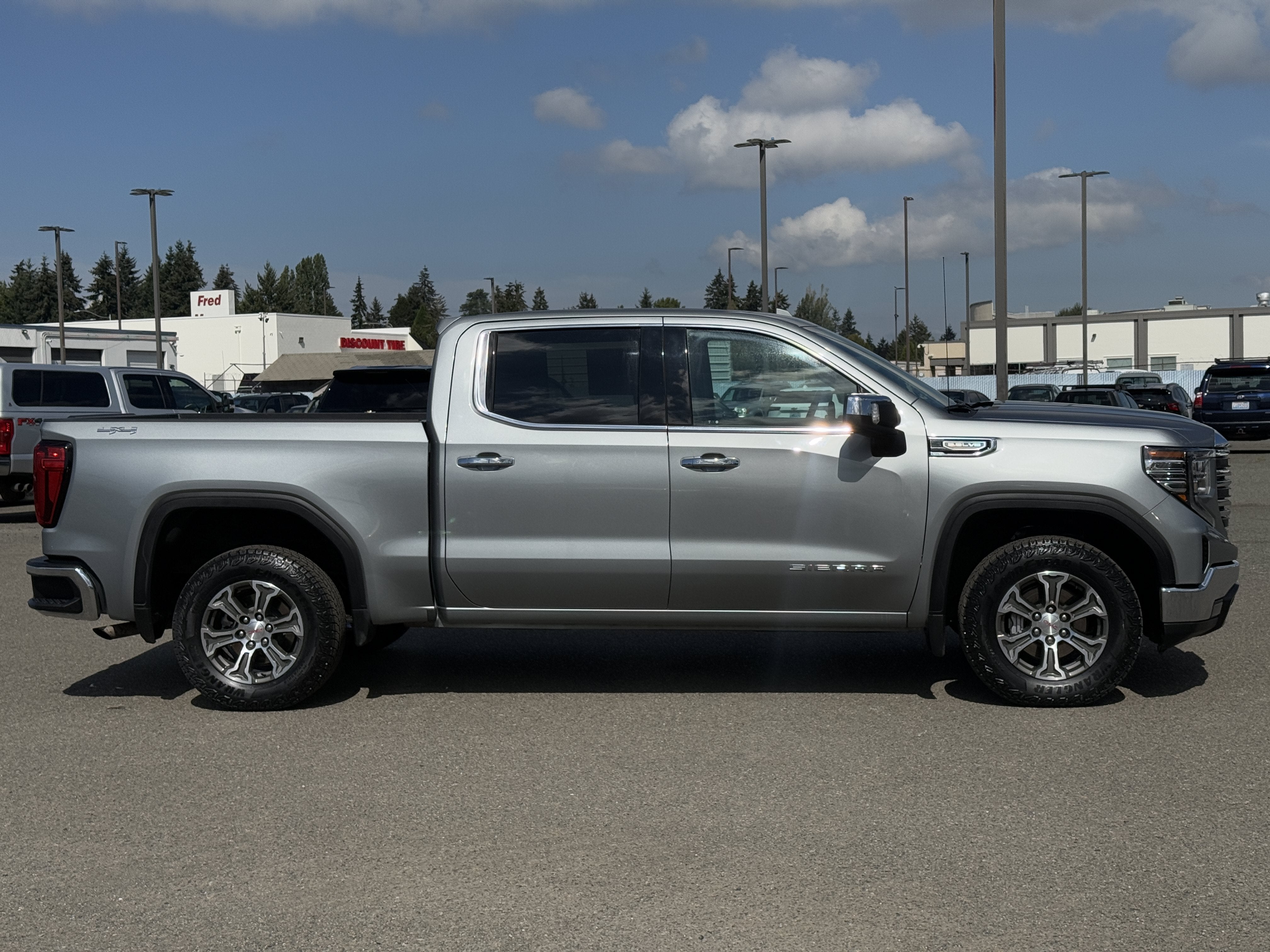 2025 GMC Sierra 1500 SLT