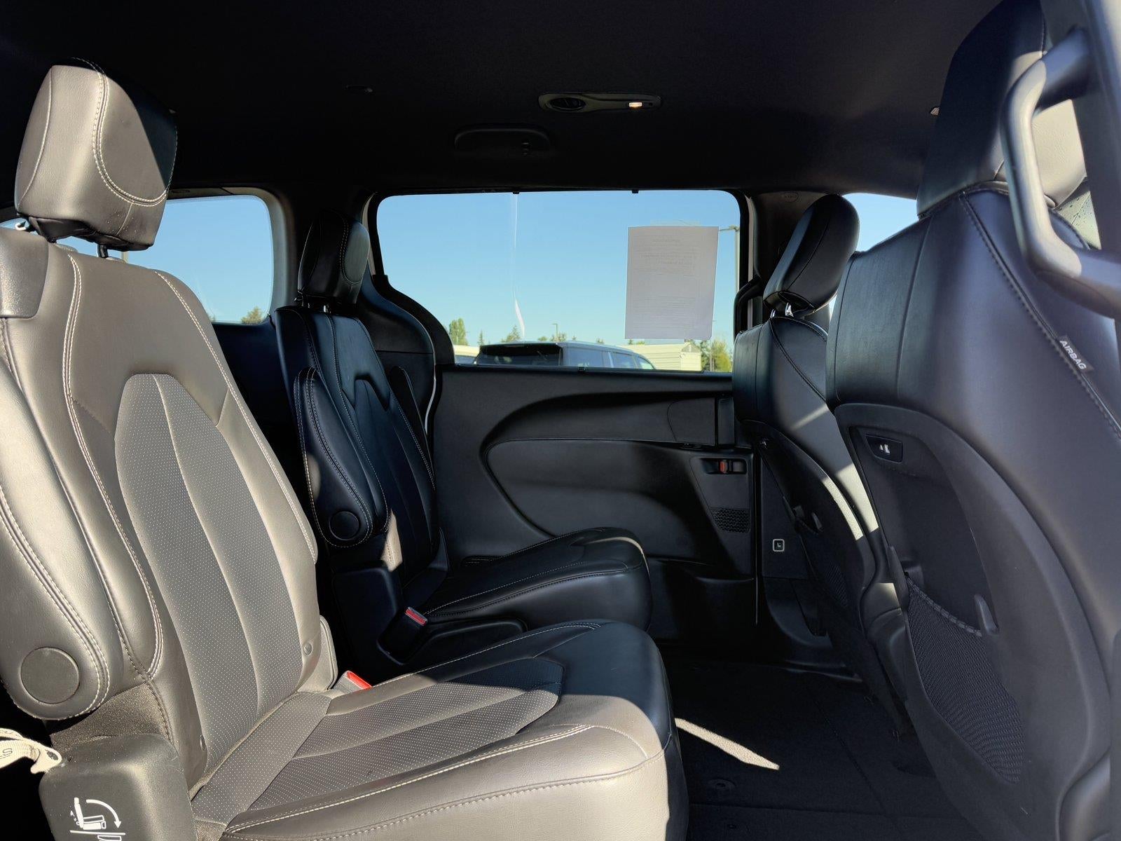 2025 Chrysler Pacifica Select