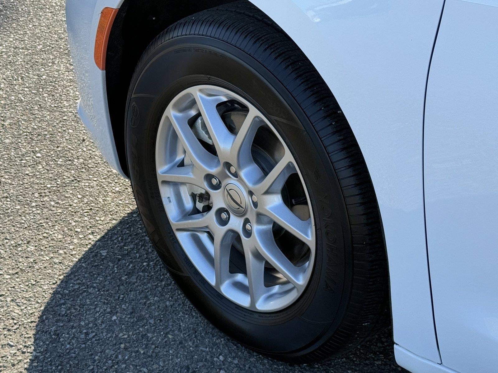 2025 Chrysler Pacifica Select