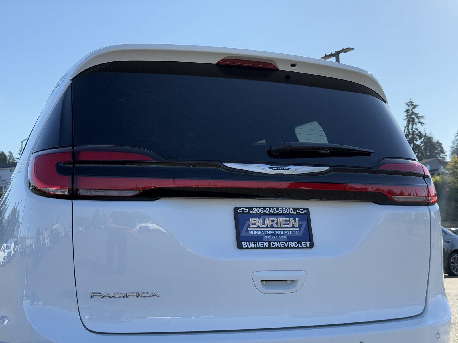 2025 Chrysler Pacifica Select