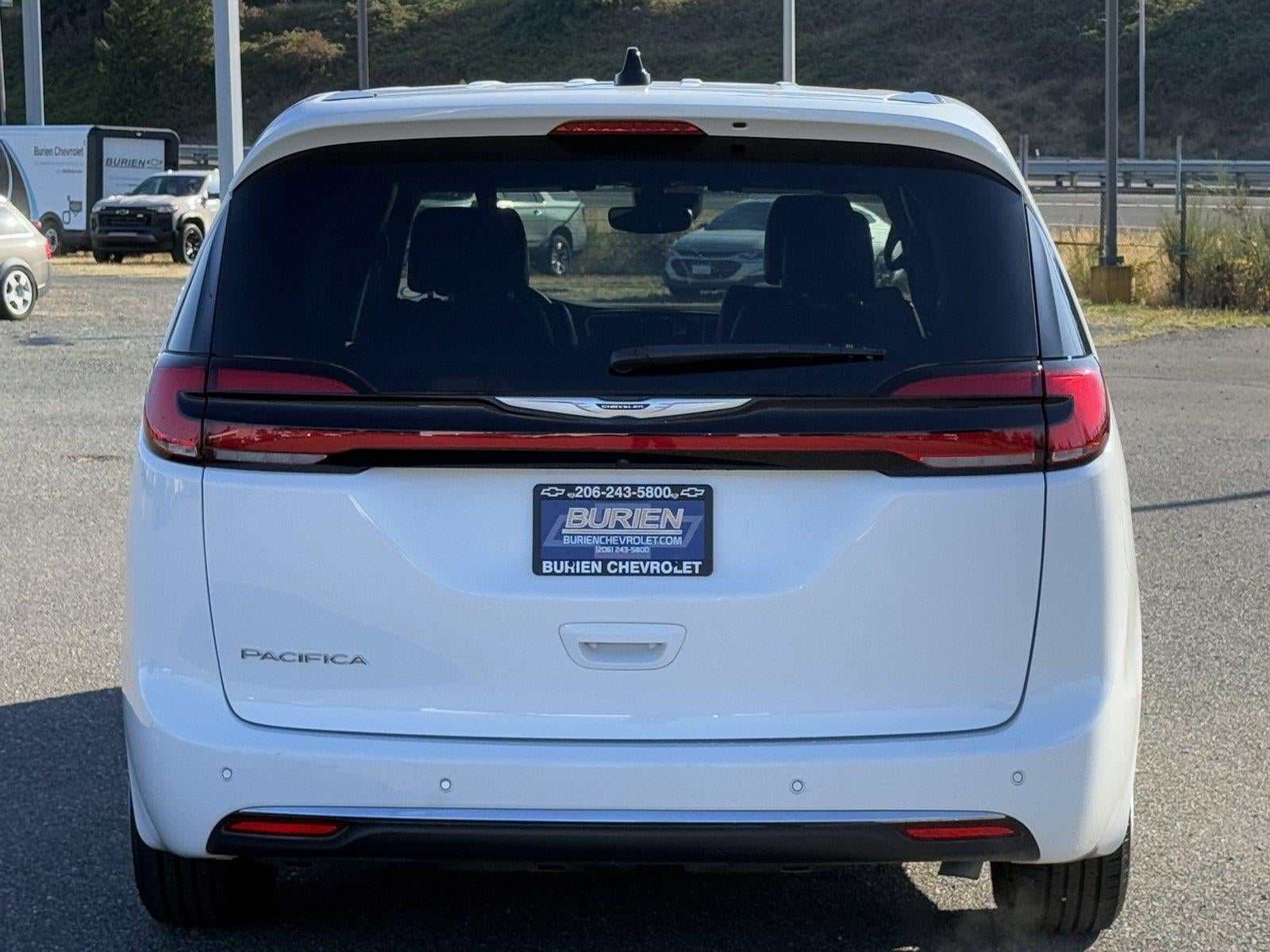 2025 Chrysler Pacifica Select