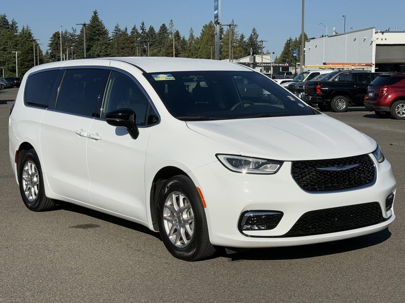 2025 Chrysler Pacifica Select